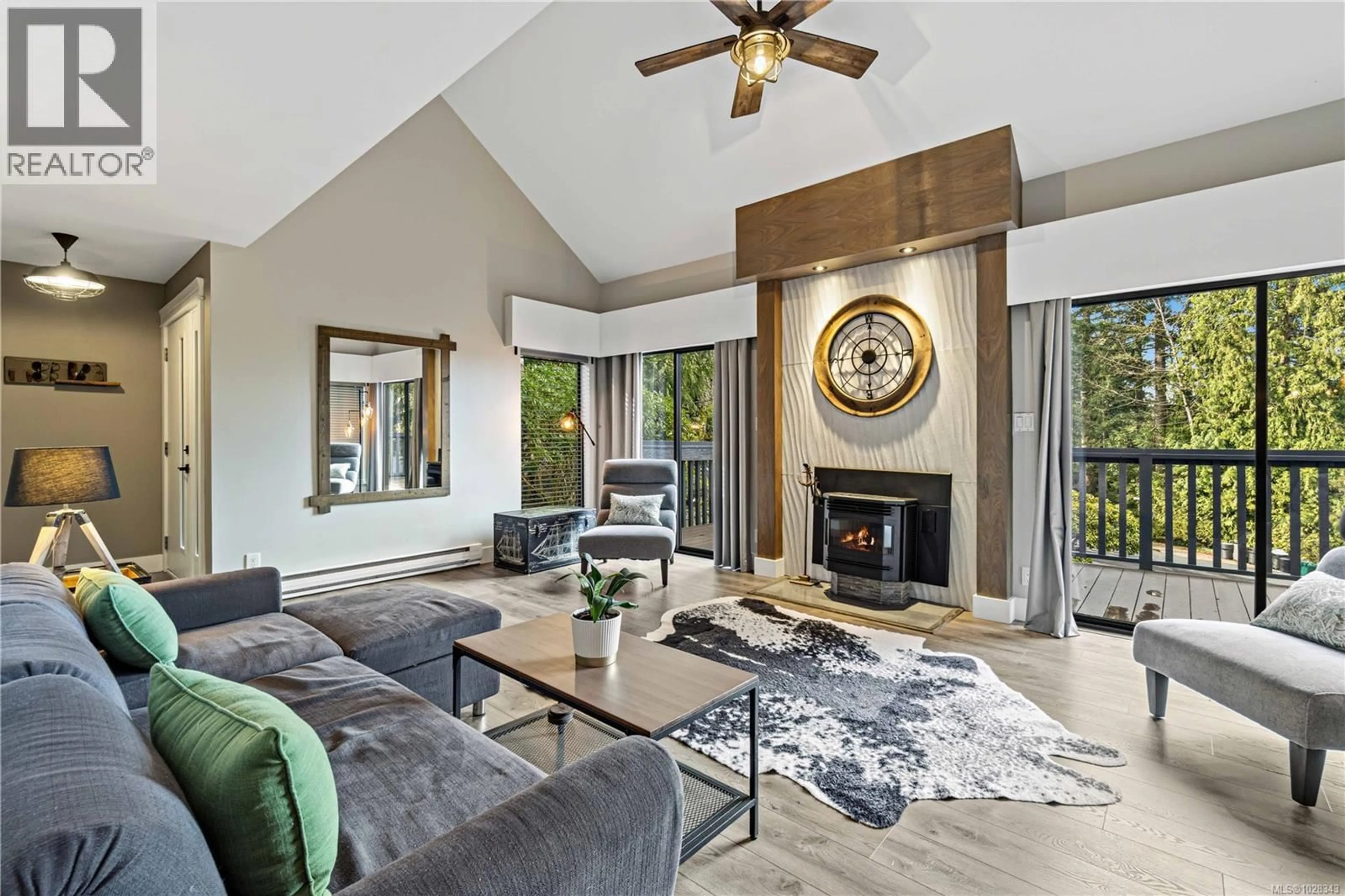 Living room with furniture, unknown for 531 SUMMIT DRIVE, Nanaimo British Columbia V9T5J7