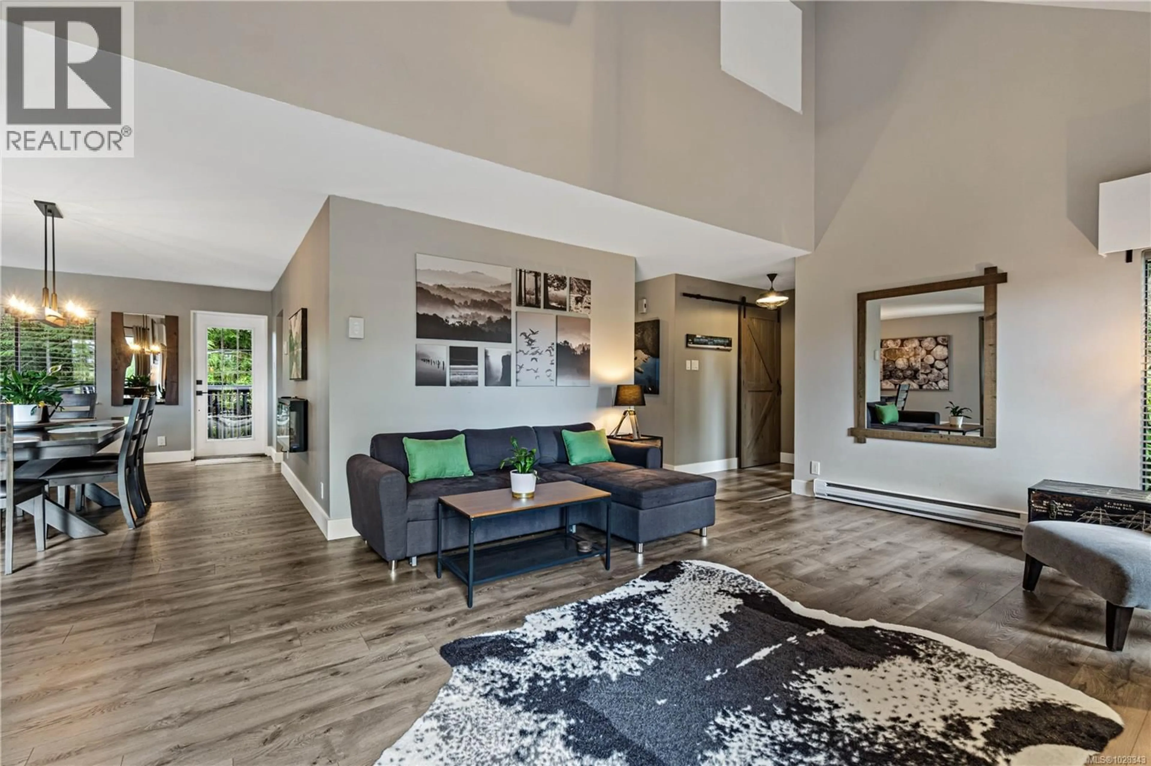 Living room with furniture, unknown for 531 SUMMIT DRIVE, Nanaimo British Columbia V9T5J7