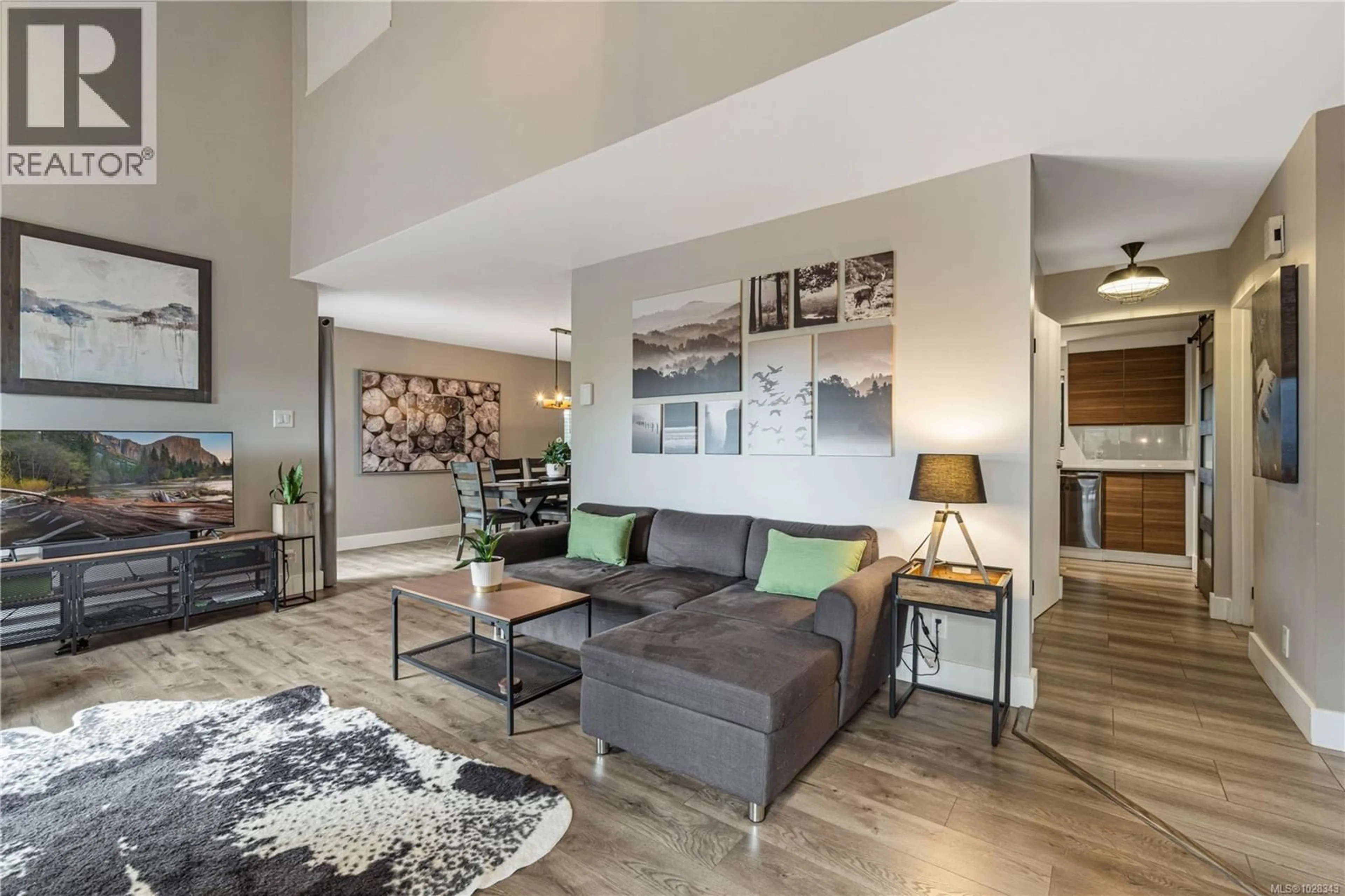 Living room with furniture, unknown for 531 SUMMIT DRIVE, Nanaimo British Columbia V9T5J7