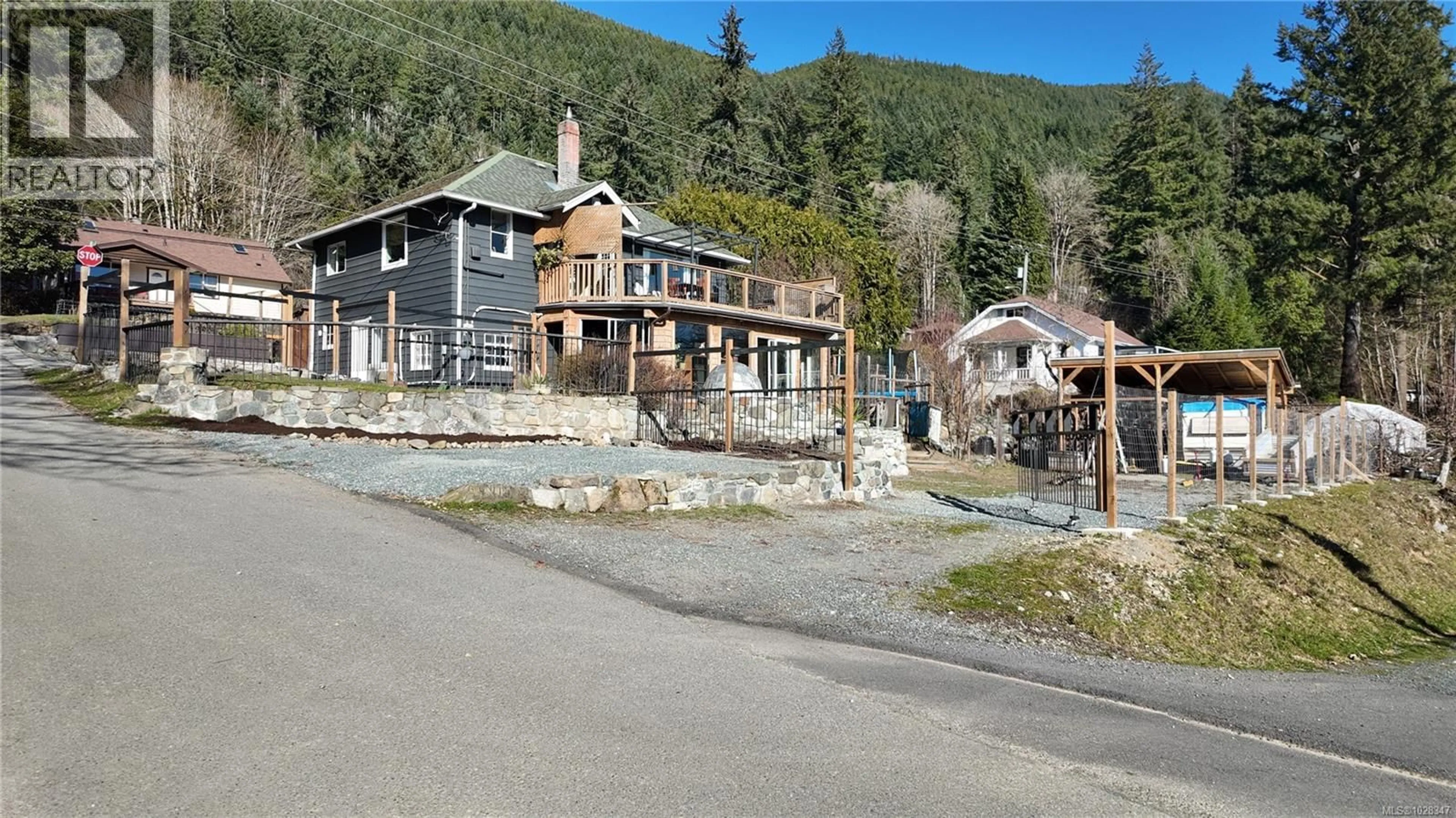 A pic from outside/outdoor area/front of a property/back of a property/a pic from drone, unknown for 10584 YOUBOU ROAD, Youbou British Columbia V0R3E1