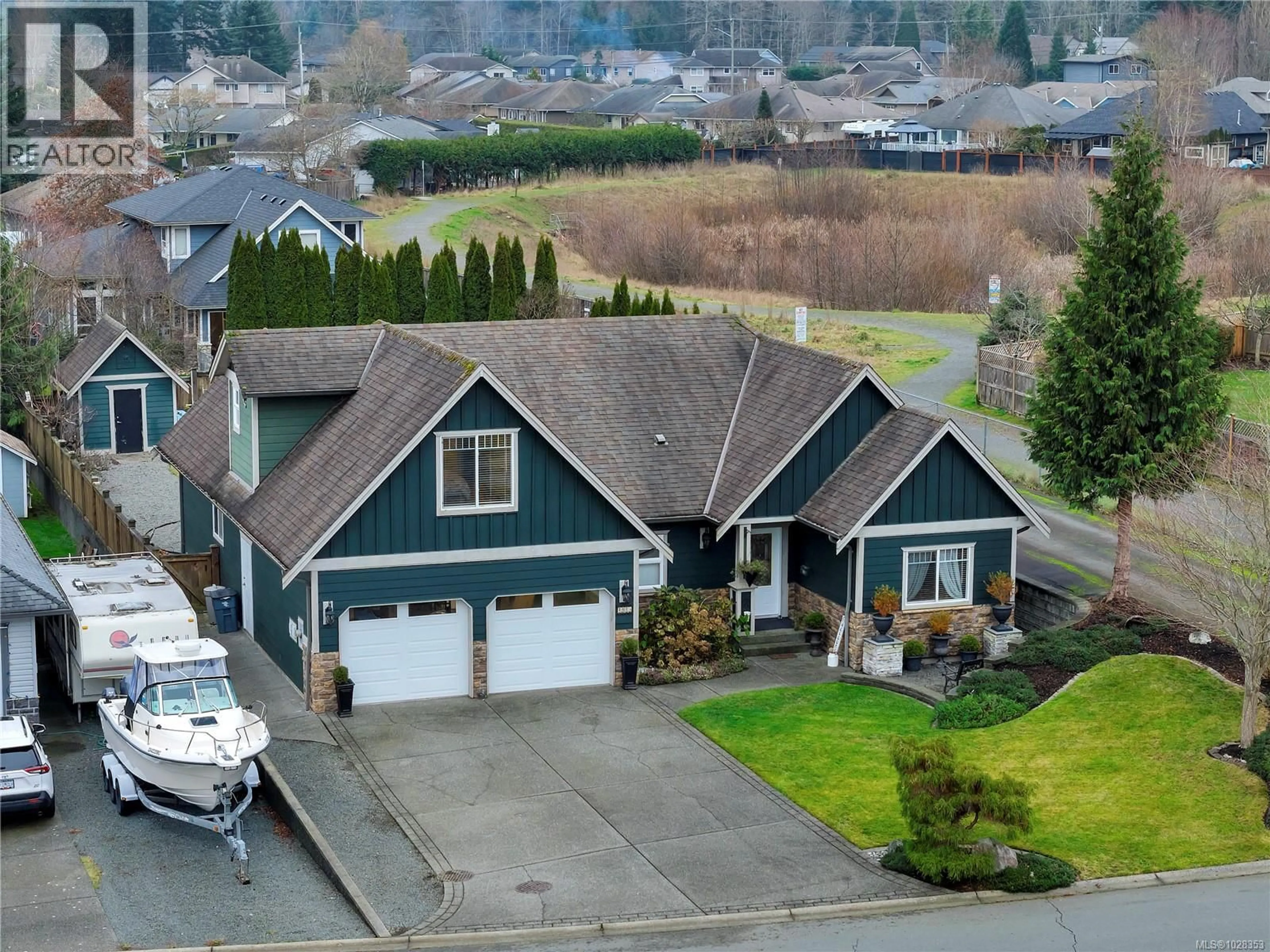 A pic from outside/outdoor area/front of a property/back of a property/a pic from drone, unknown for 2825 DENMAN STREET, Campbell River British Columbia V9H1S9