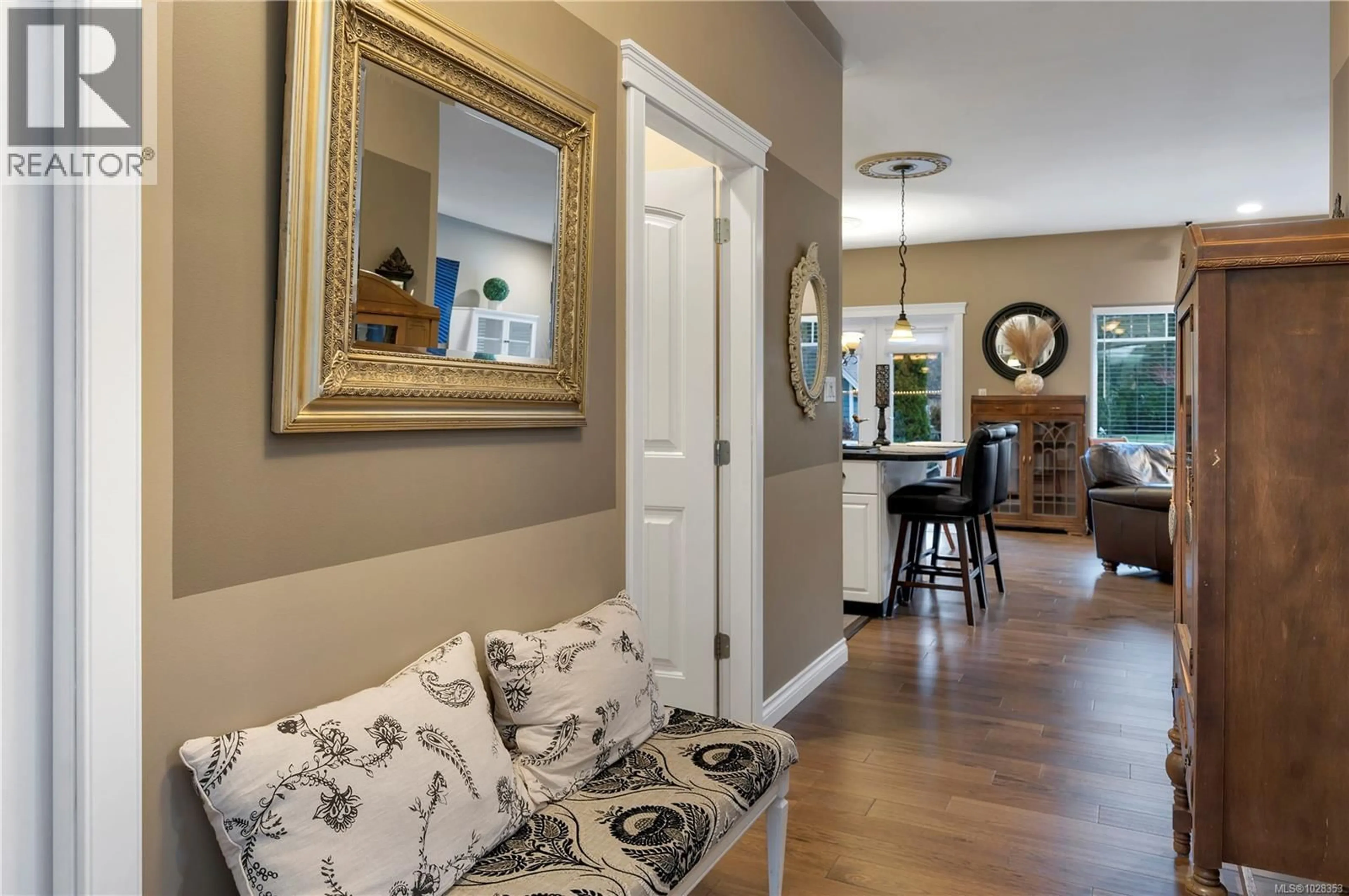 Indoor entryway for 2825 DENMAN STREET, Campbell River British Columbia V9H1S9