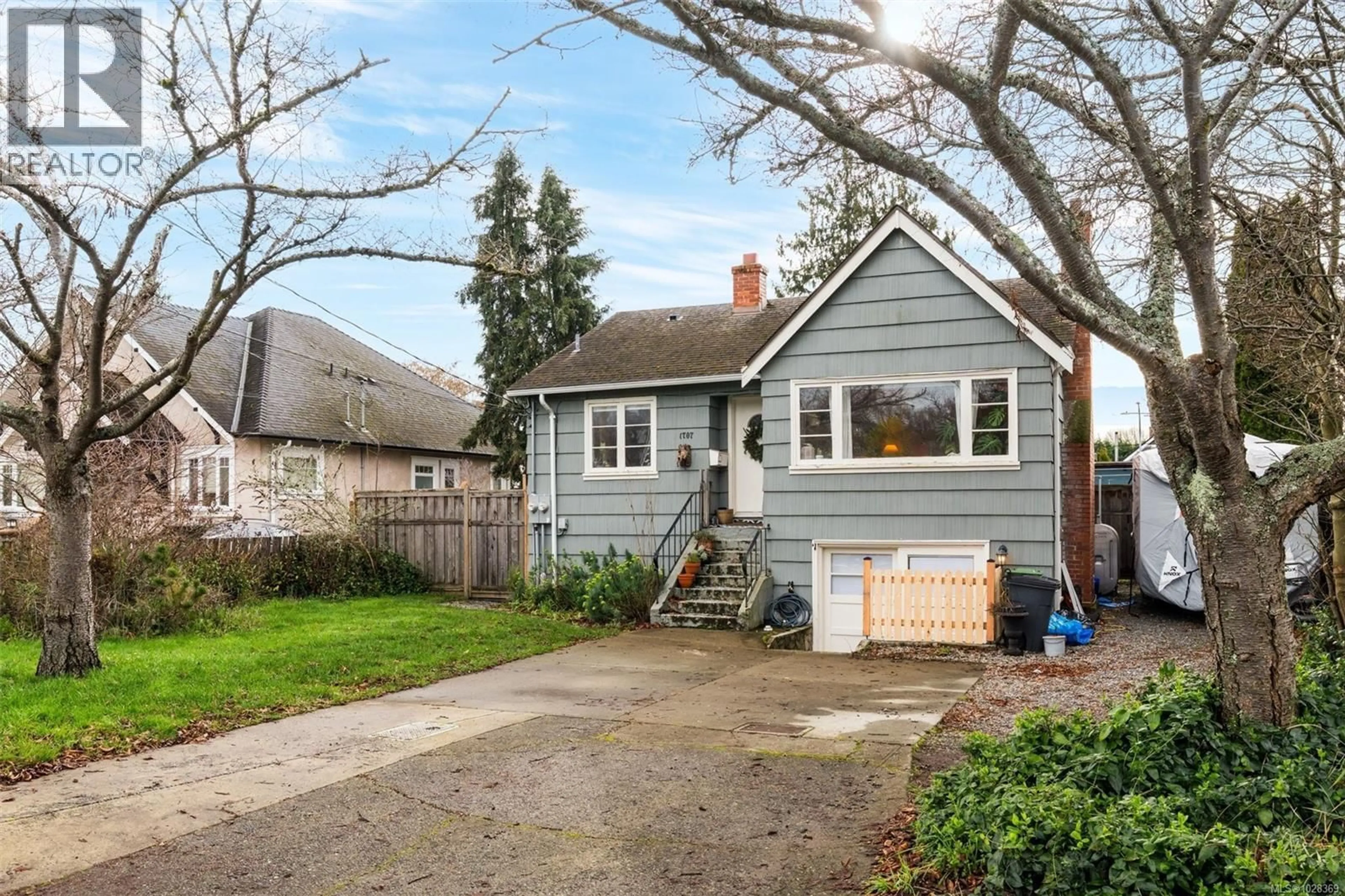 Unknown for 1707 ALBERT AVENUE, Victoria British Columbia V8R1Y9