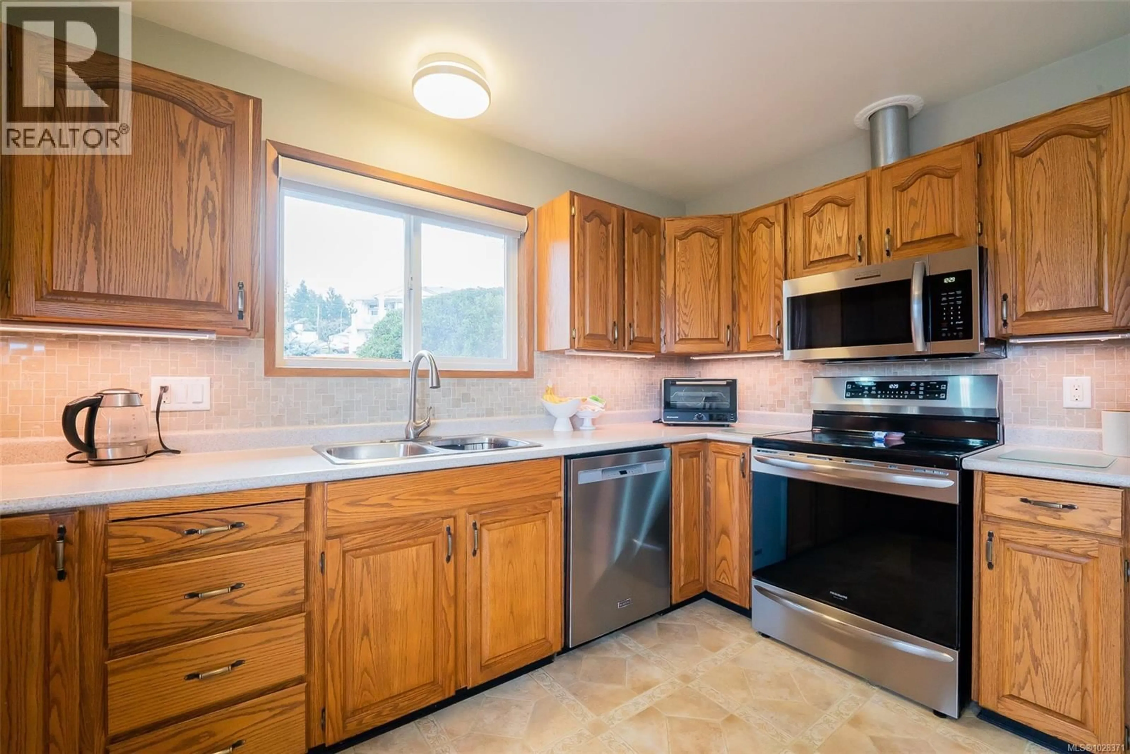 Standard kitchen, ceramic/tile floor for 6243 SECHELT DRIVE, Nanaimo British Columbia V9V1C6
