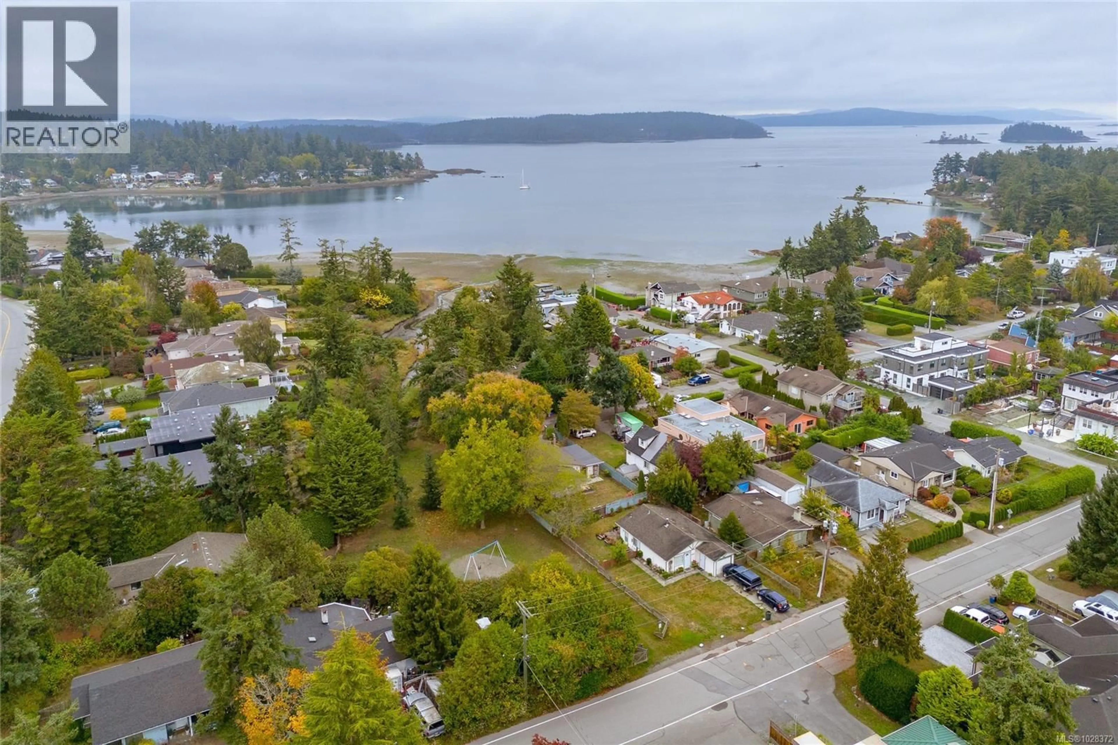 A pic from outside/outdoor area/front of a property/back of a property/a pic from drone, water/lake/river/ocean view for 2365 LOVELL AVENUE, Sidney British Columbia V8L2J5