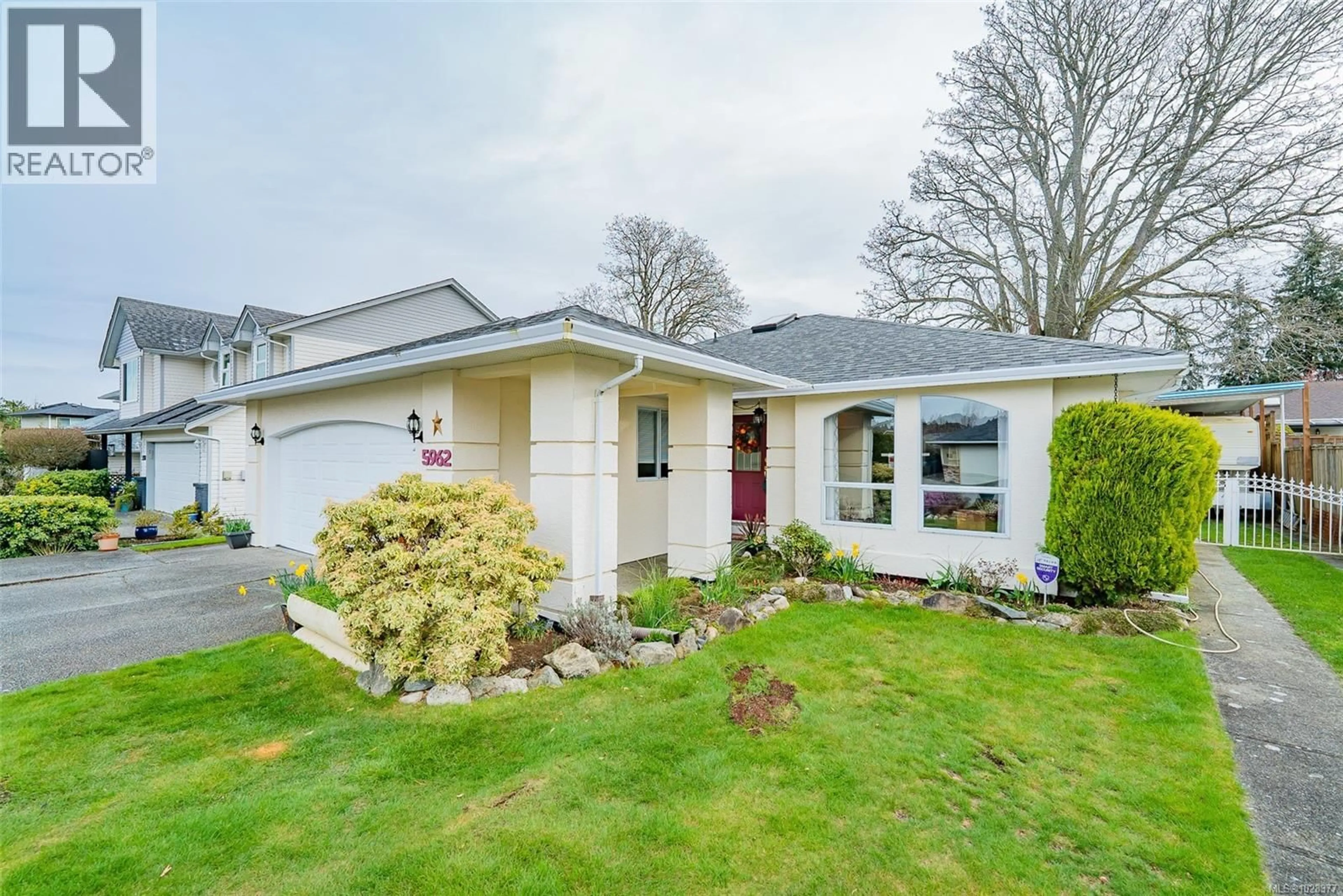 Home with vinyl exterior material, street for 5962 MONASHEE WAY, Nanaimo British Columbia V9T6A2