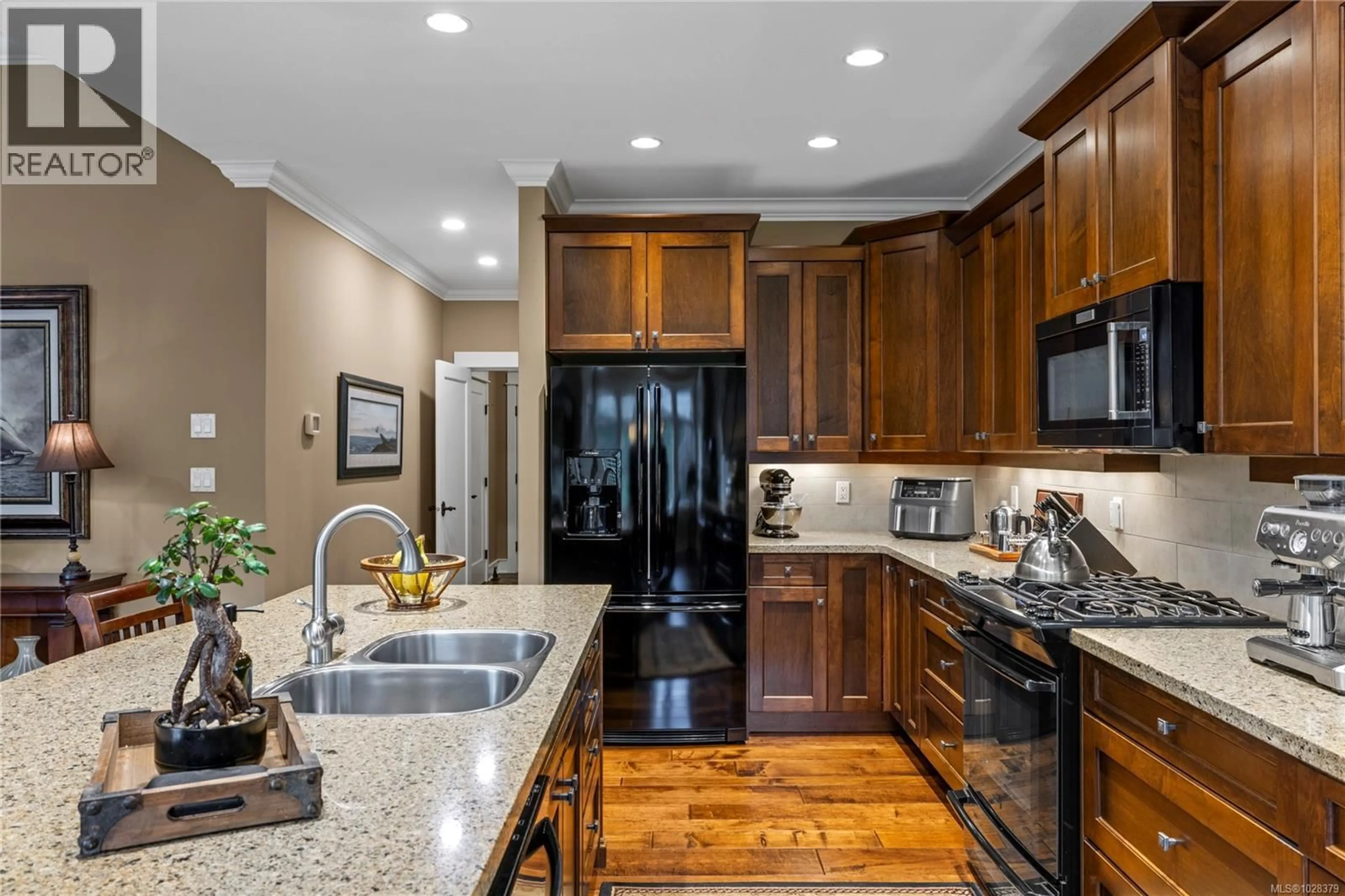 Open concept kitchen, ceramic/tile floor for 515 EAGLEWOOD COURT, Qualicum Beach British Columbia V9K0A3