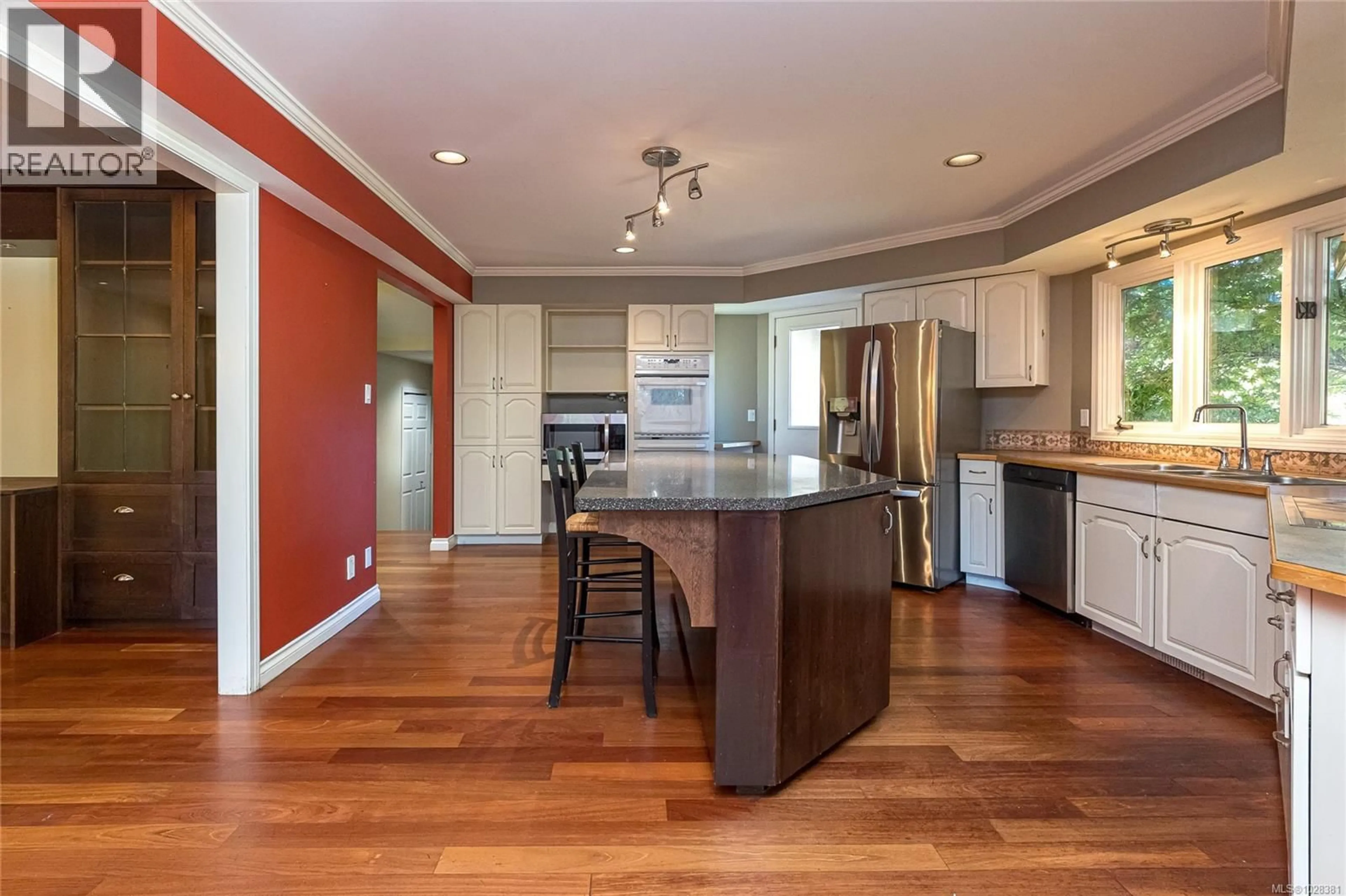 Open concept kitchen, wood/laminate floor for 3910 GIBSON COURT, Saanich British Columbia V8N6E2