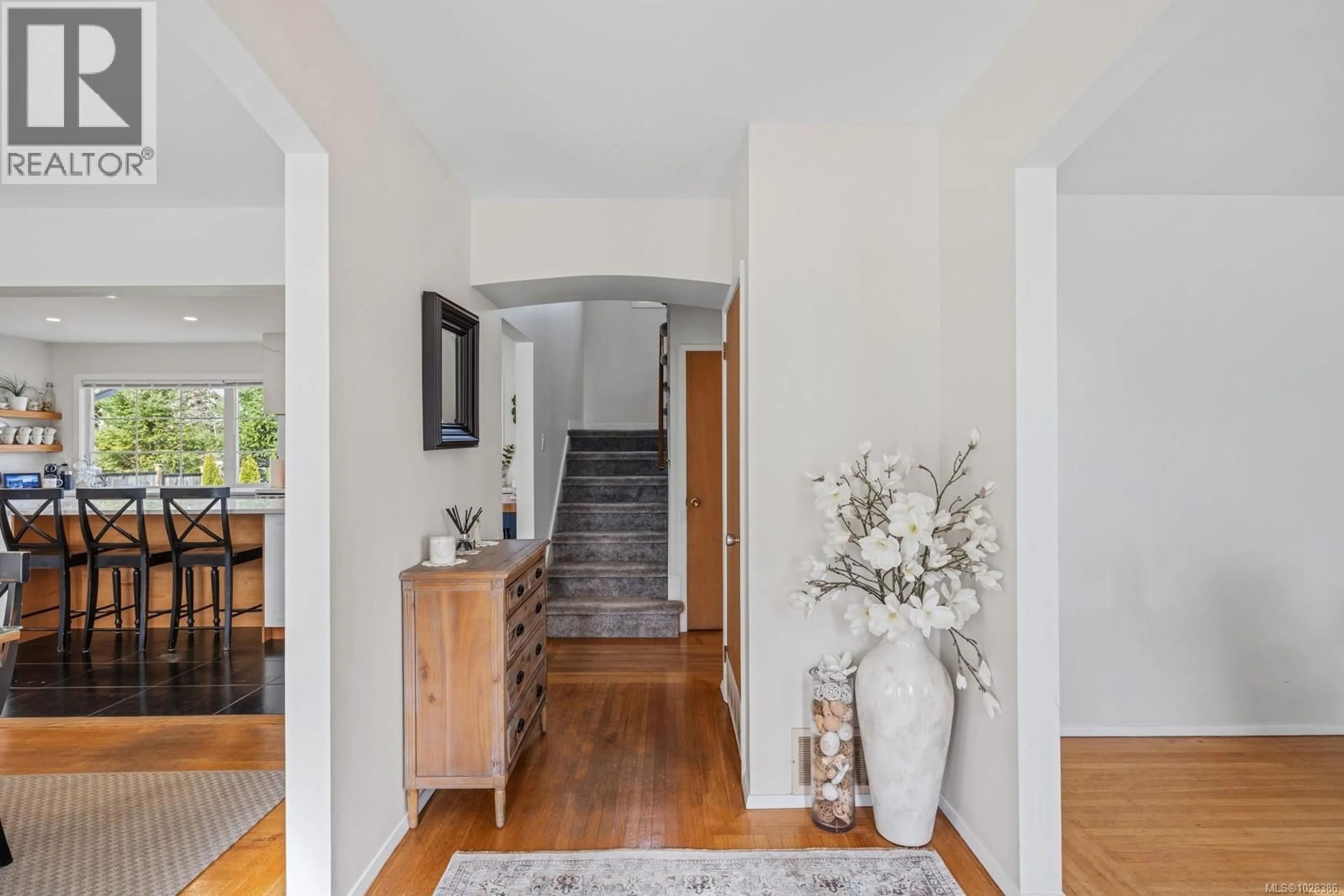 Indoor entryway for 1814 GRIEVE AVENUE, Courtenay British Columbia V9W2W7