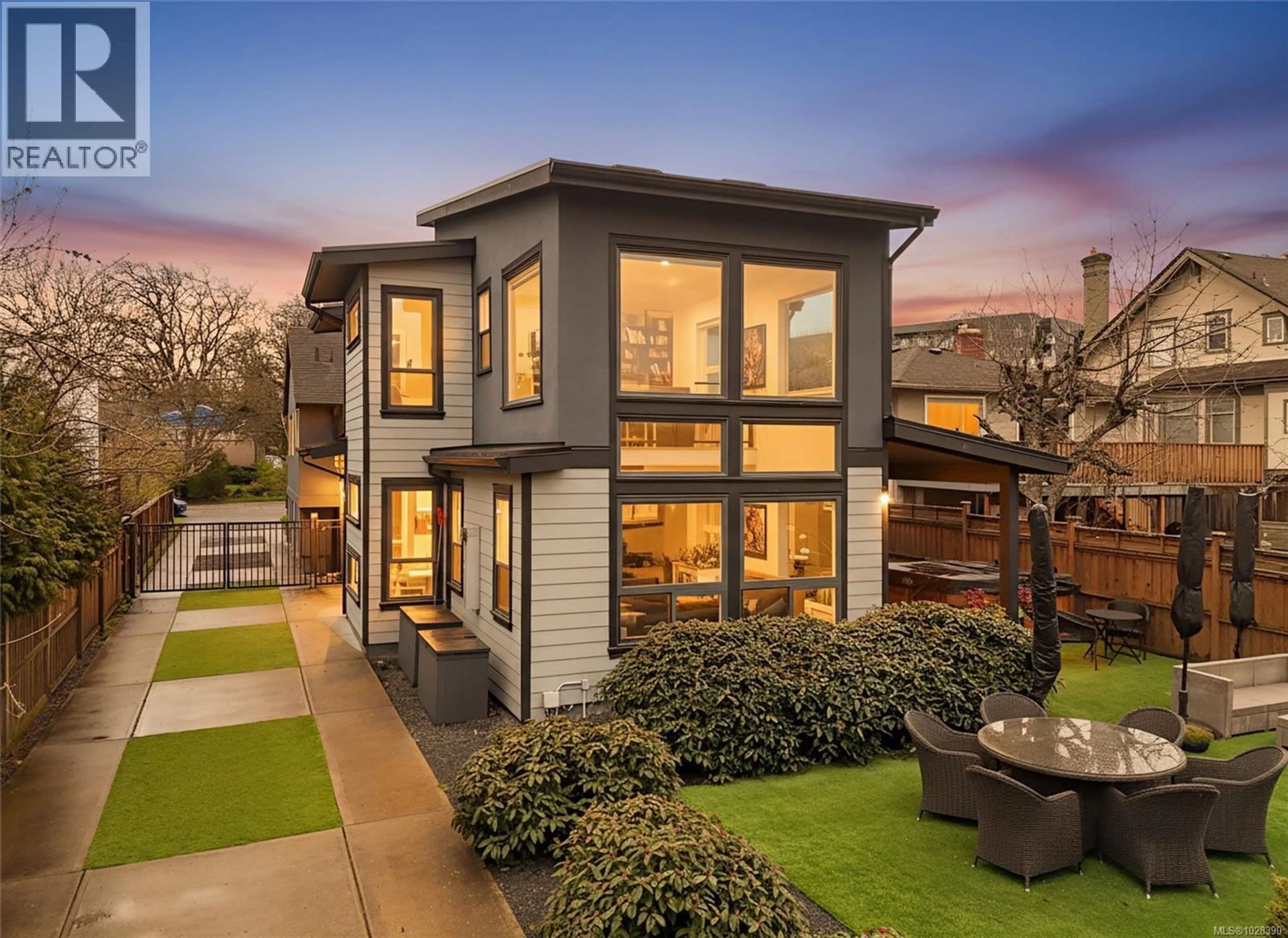 Home with brick exterior material, unknown for 838 OLD ESQUIMALT ROAD, Esquimalt British Columbia V9A4X1