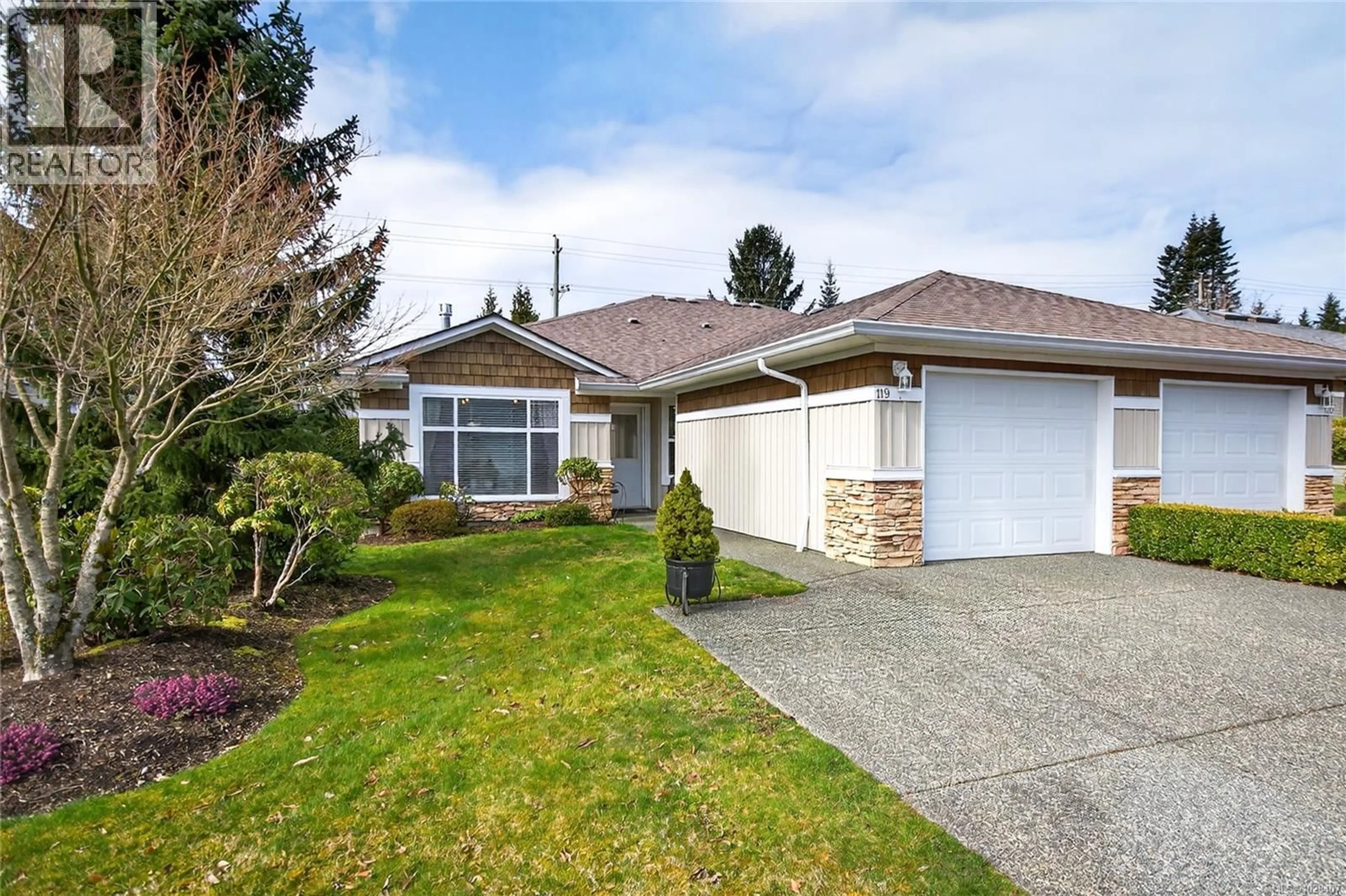 Home with vinyl exterior material, street for 119 - 2077 ST. ANDREWS WAY, Courtenay British Columbia V9N9V5