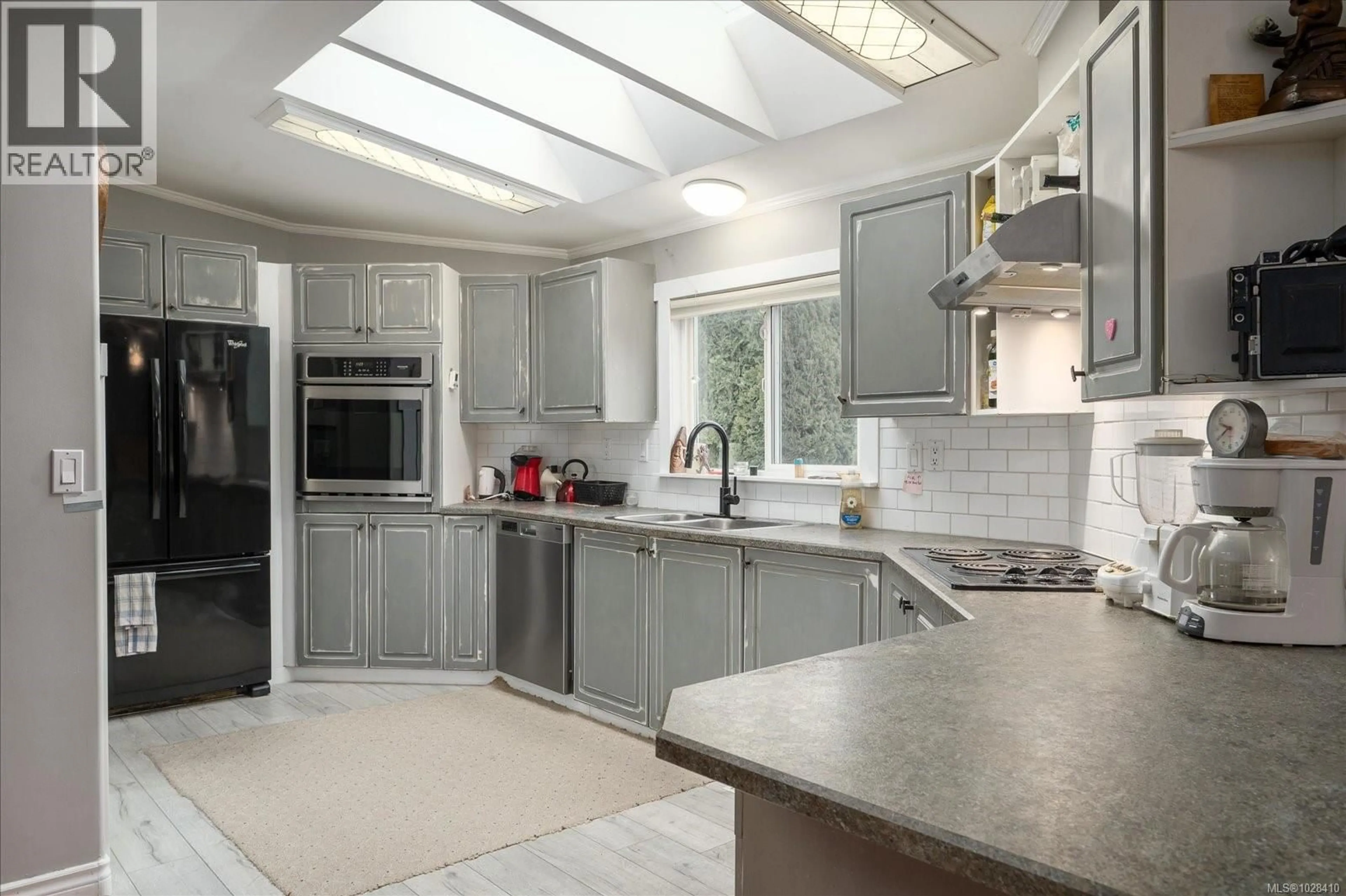 Contemporary kitchen, ceramic/tile floor for 3900 MERLIN STREET, Nanaimo British Columbia V9T6B9