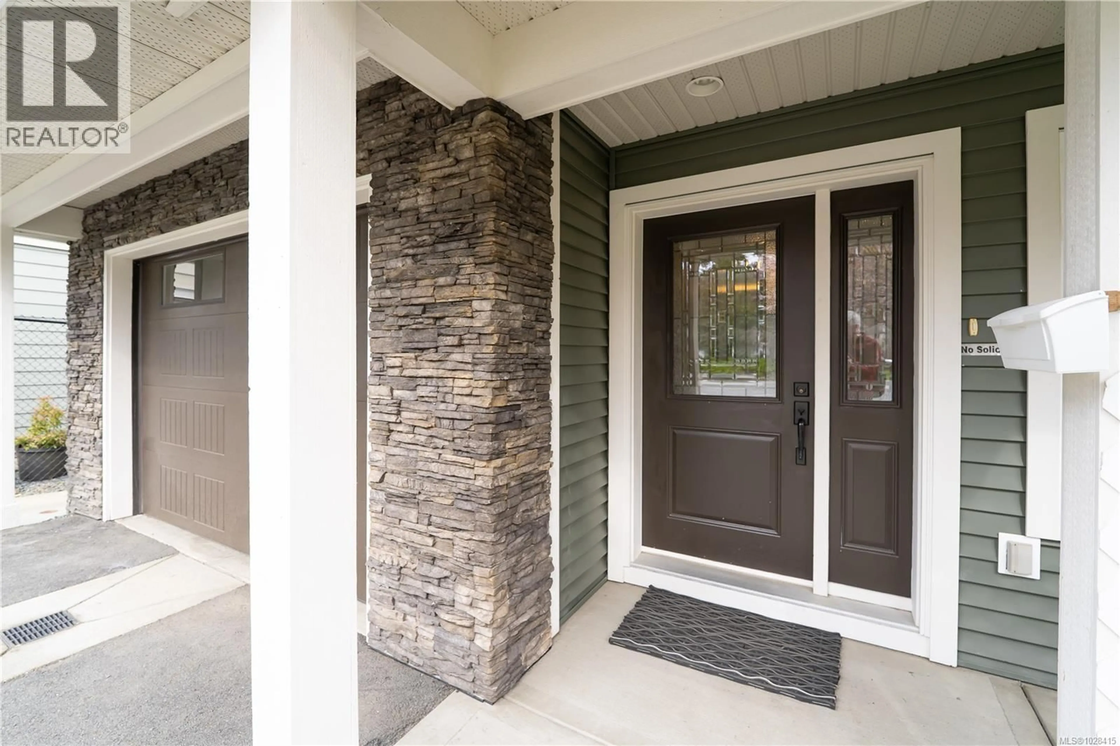 Indoor entryway for 1064 JENKINS AVENUE, Langford British Columbia V9B2N7