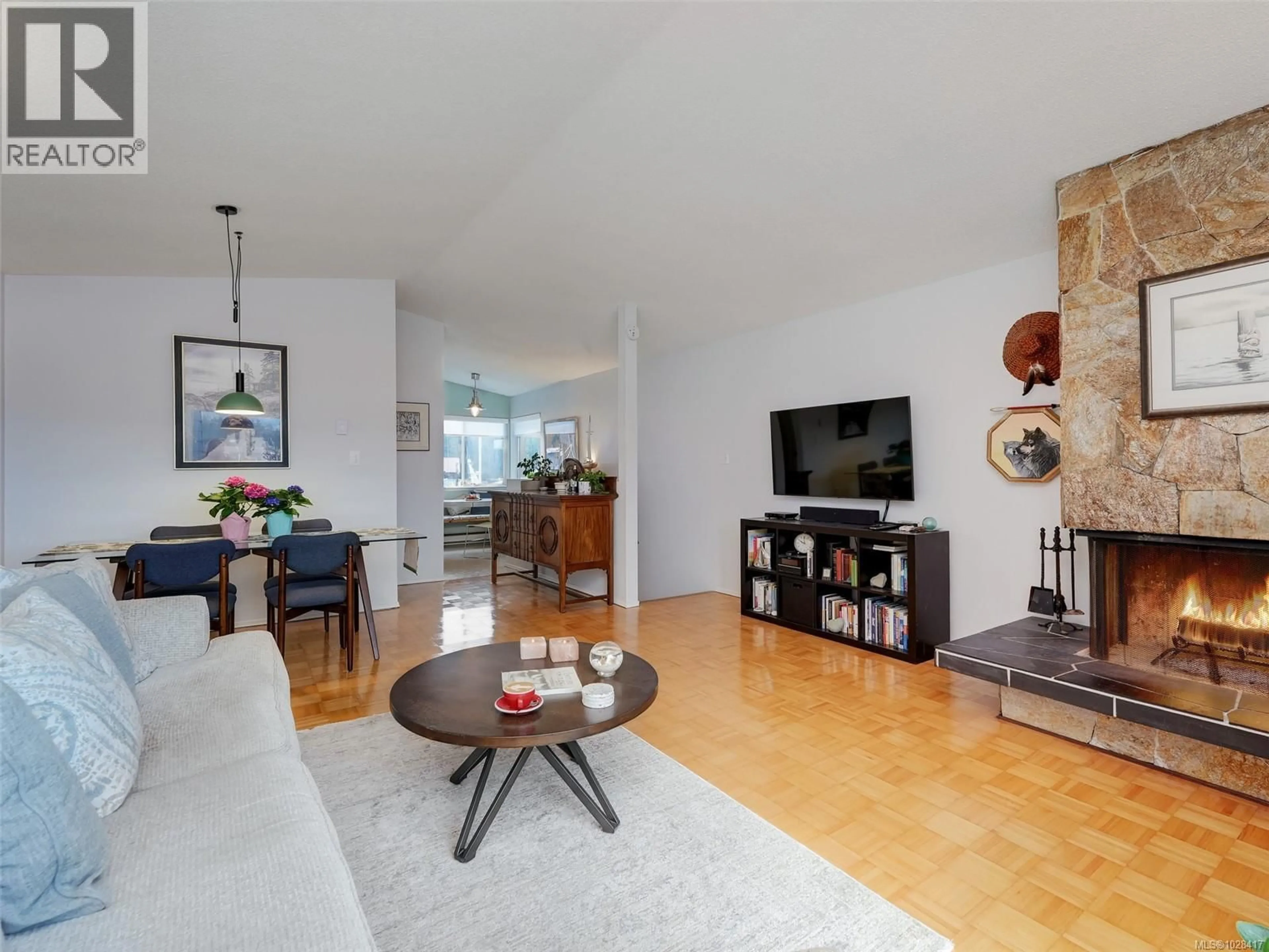 Living room with furniture, unknown for 15 - 6110 SEABROOM ROAD, Sooke British Columbia V9Z0B8