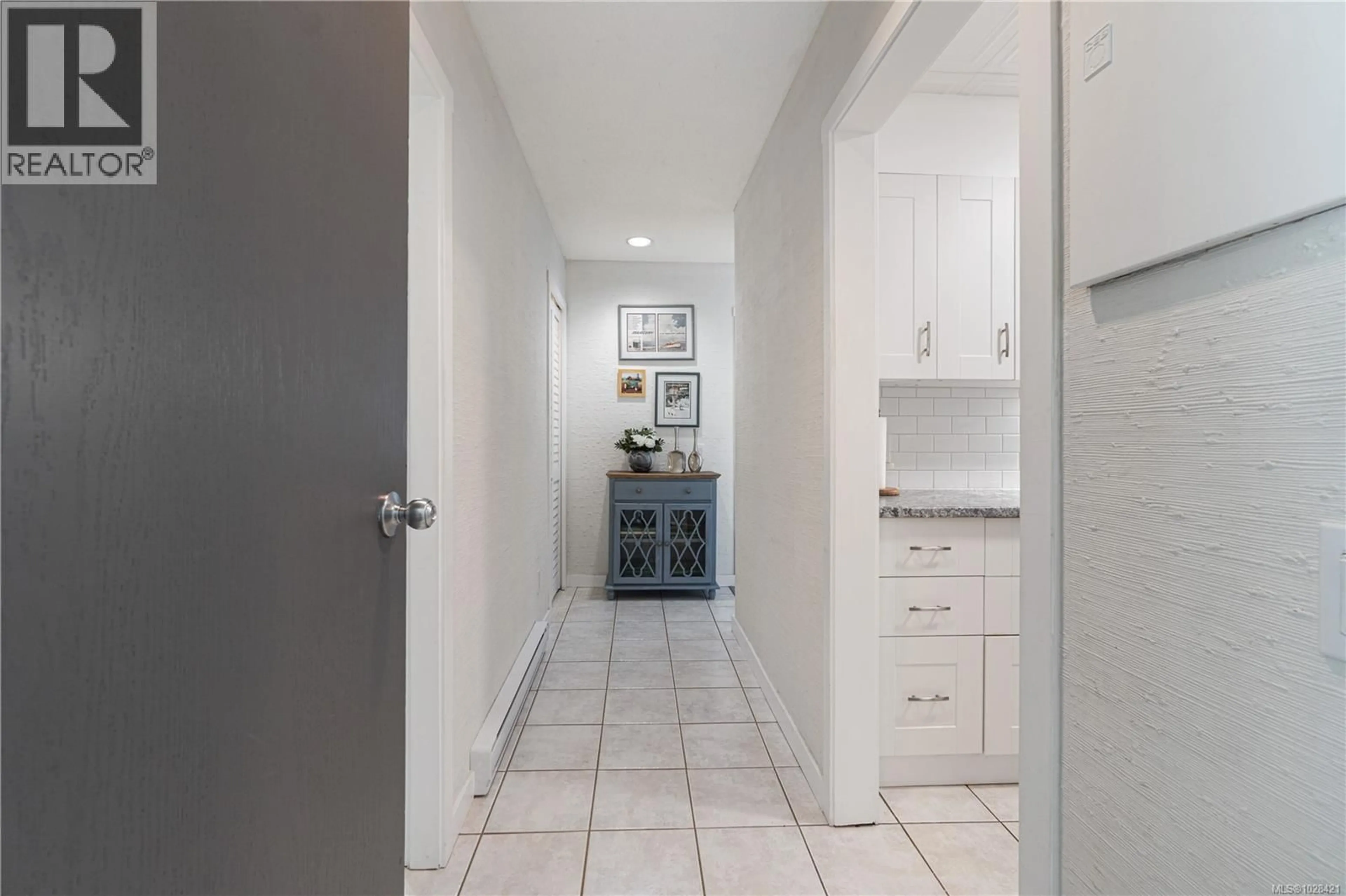 Indoor entryway for 302 - 3555 OUTRIGGER ROAD, Nanoose Bay British Columbia V9P9K1