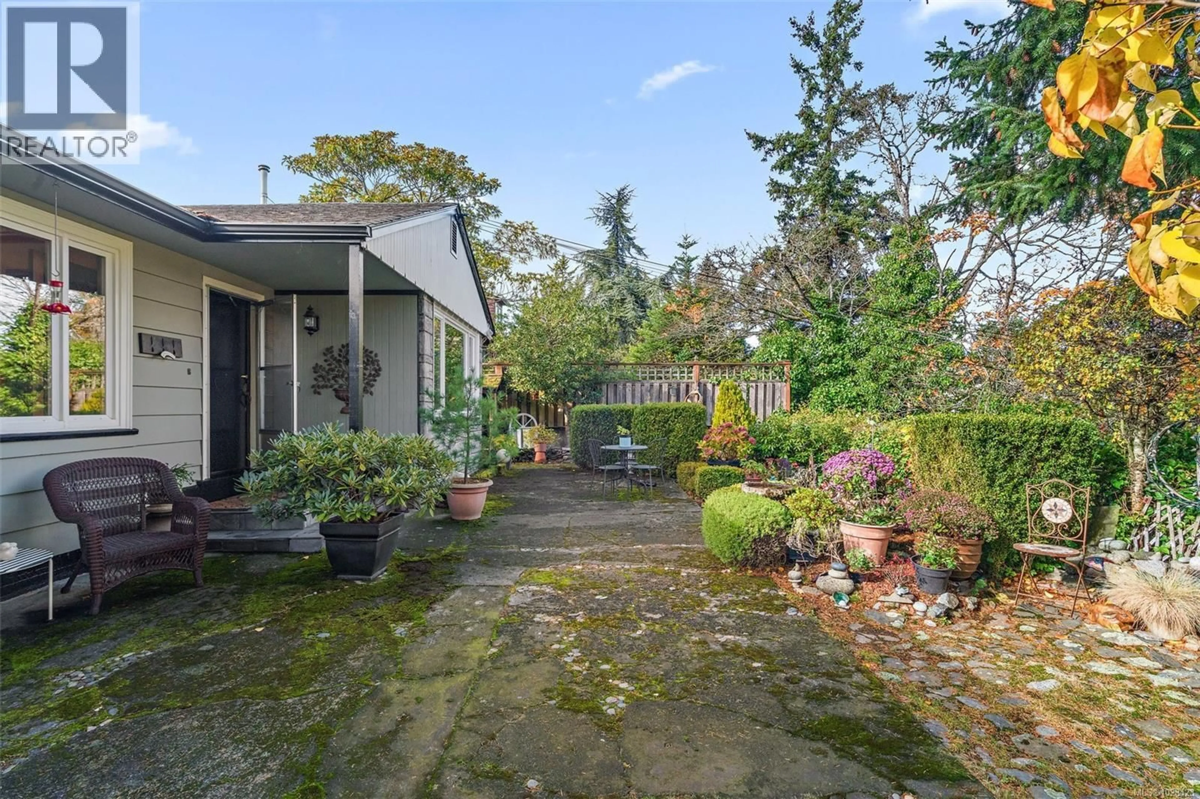 Patio, street for 943 SELKIRK AVENUE, Esquimalt British Columbia V9A2V2