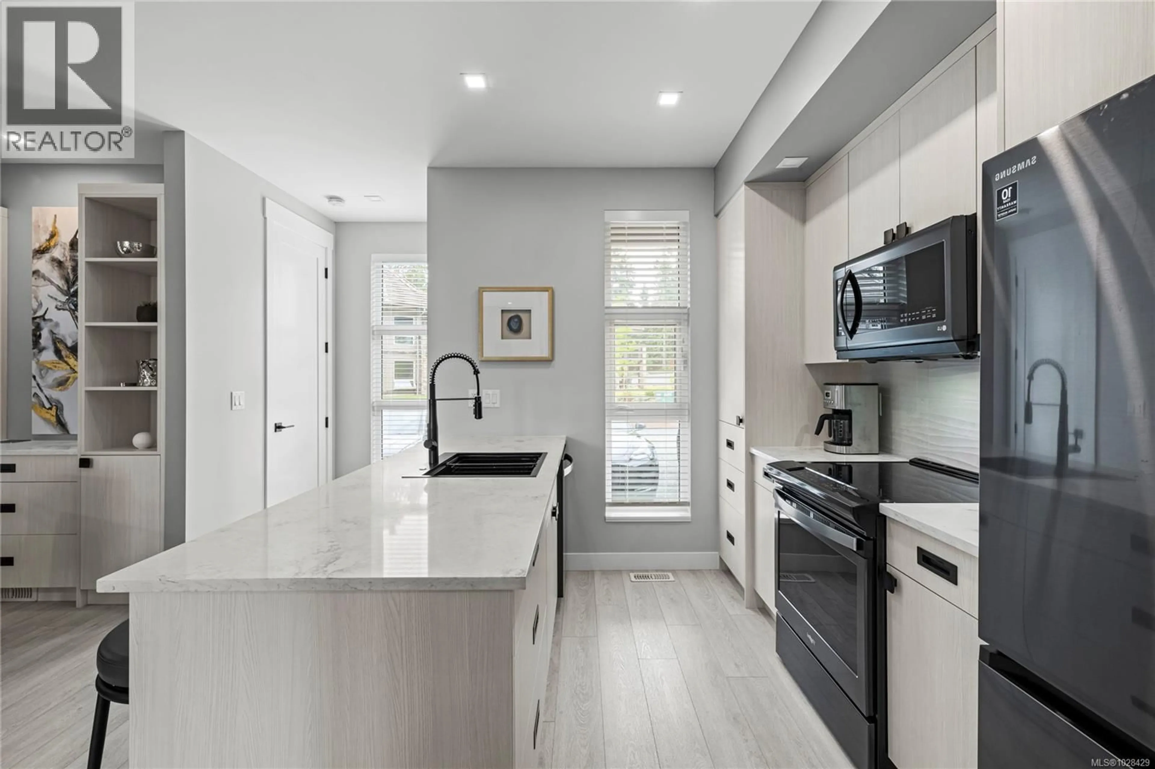 Open concept kitchen, ceramic/tile floor for 10 - 1175 RESORT DRIVE, Parksville British Columbia V9P2E3