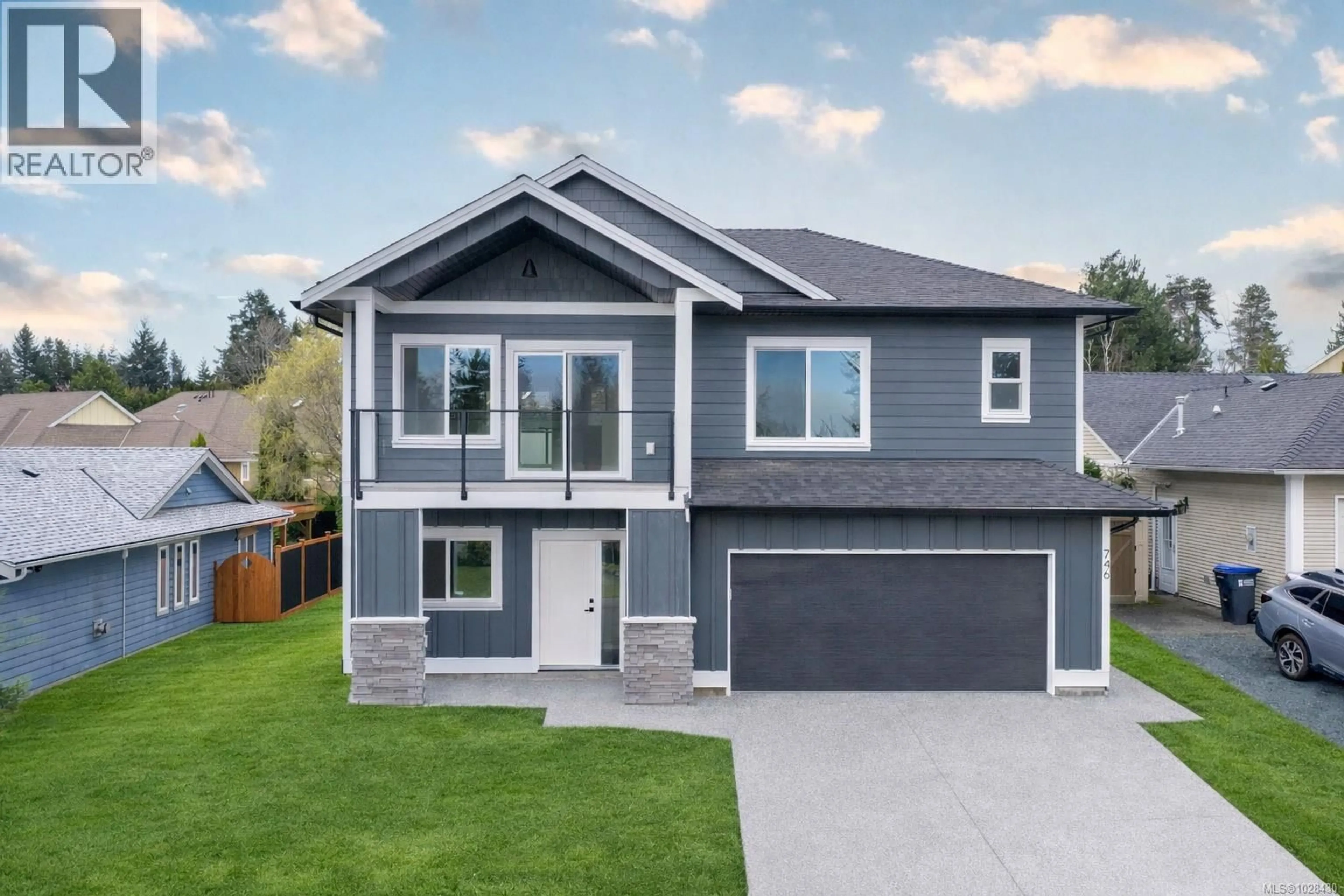 Home with vinyl exterior material, street for 746 DOEHLE AVENUE, Parksville British Columbia V9P2V1