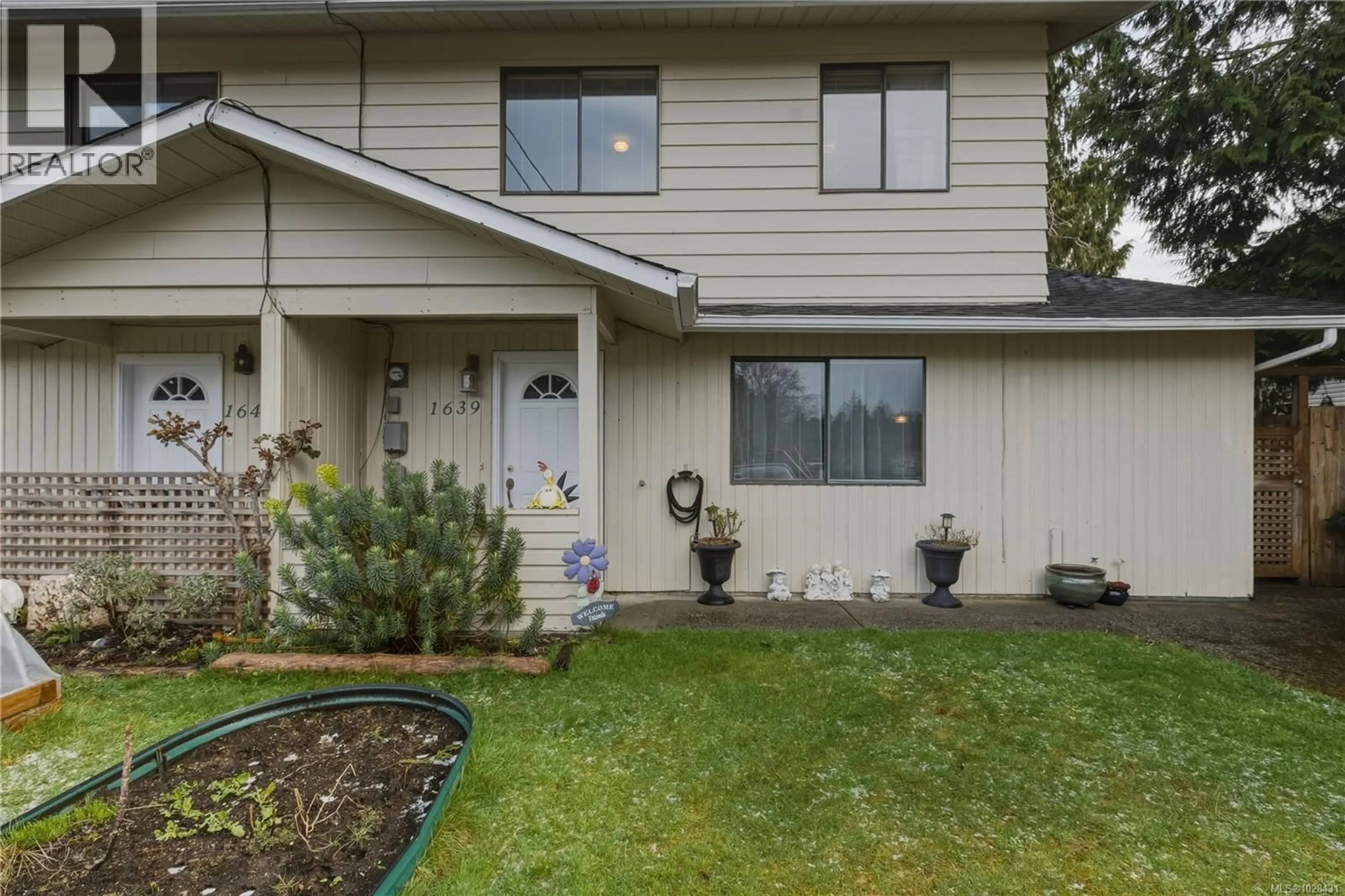 Home with vinyl exterior material, street for 1639 HOLLY CRESCENT, Ucluelet British Columbia V0R3A0