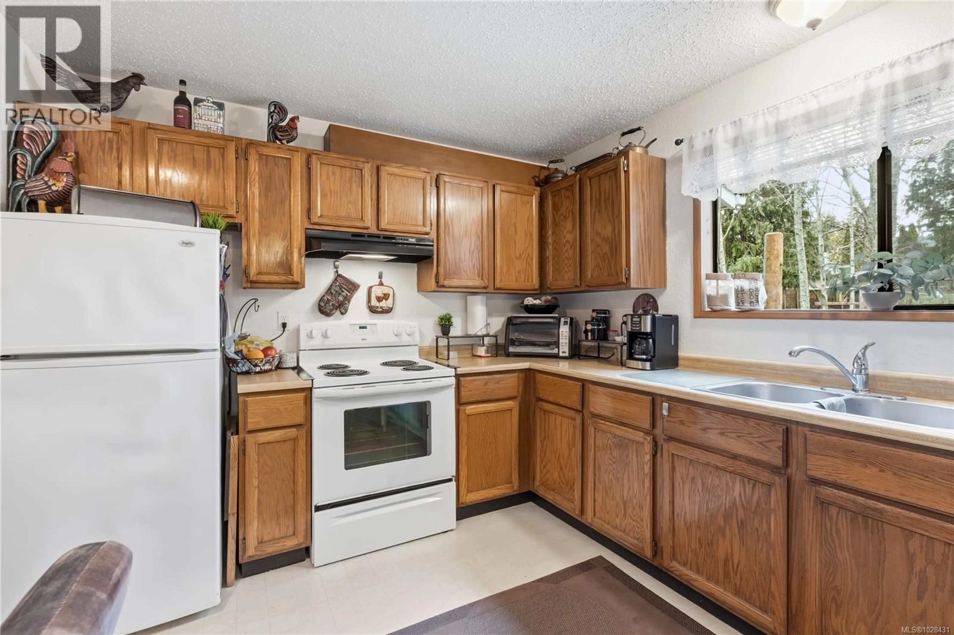Standard kitchen, unknown for 1639 HOLLY CRESCENT, Ucluelet British Columbia V0R3A0