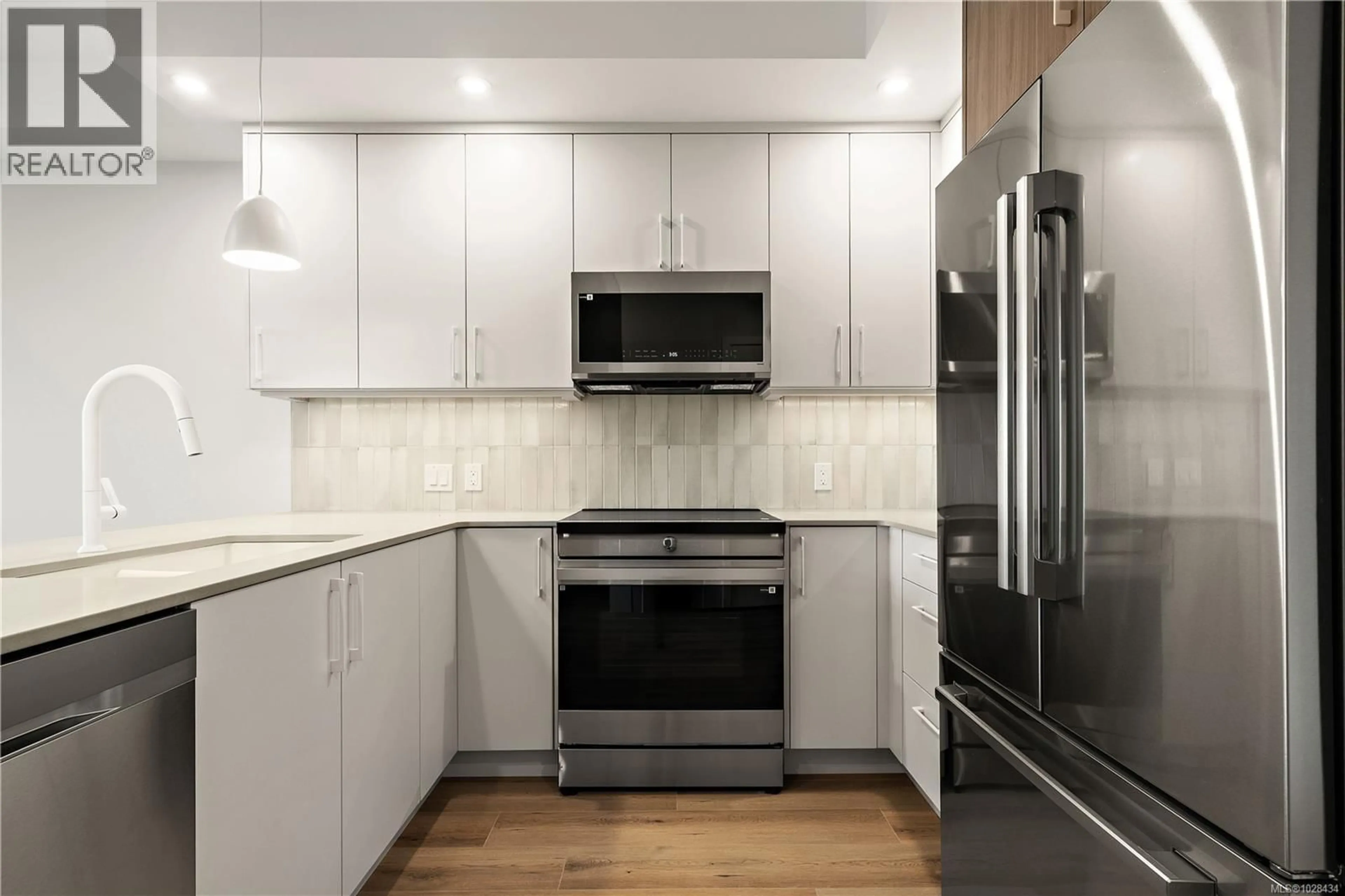 Standard kitchen, unknown for 306 - 2881 LEIGH ROAD, Langford British Columbia V9B4G5
