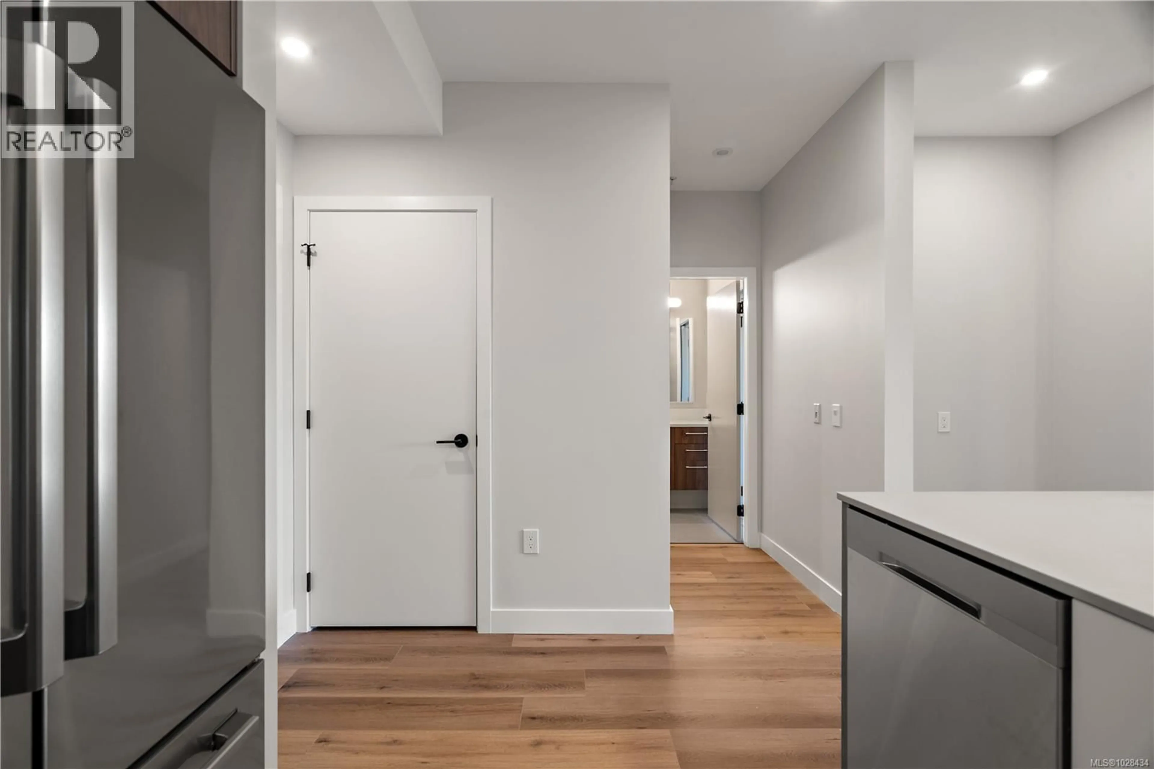 Indoor entryway for 306 - 2881 LEIGH ROAD, Langford British Columbia V9B4G5