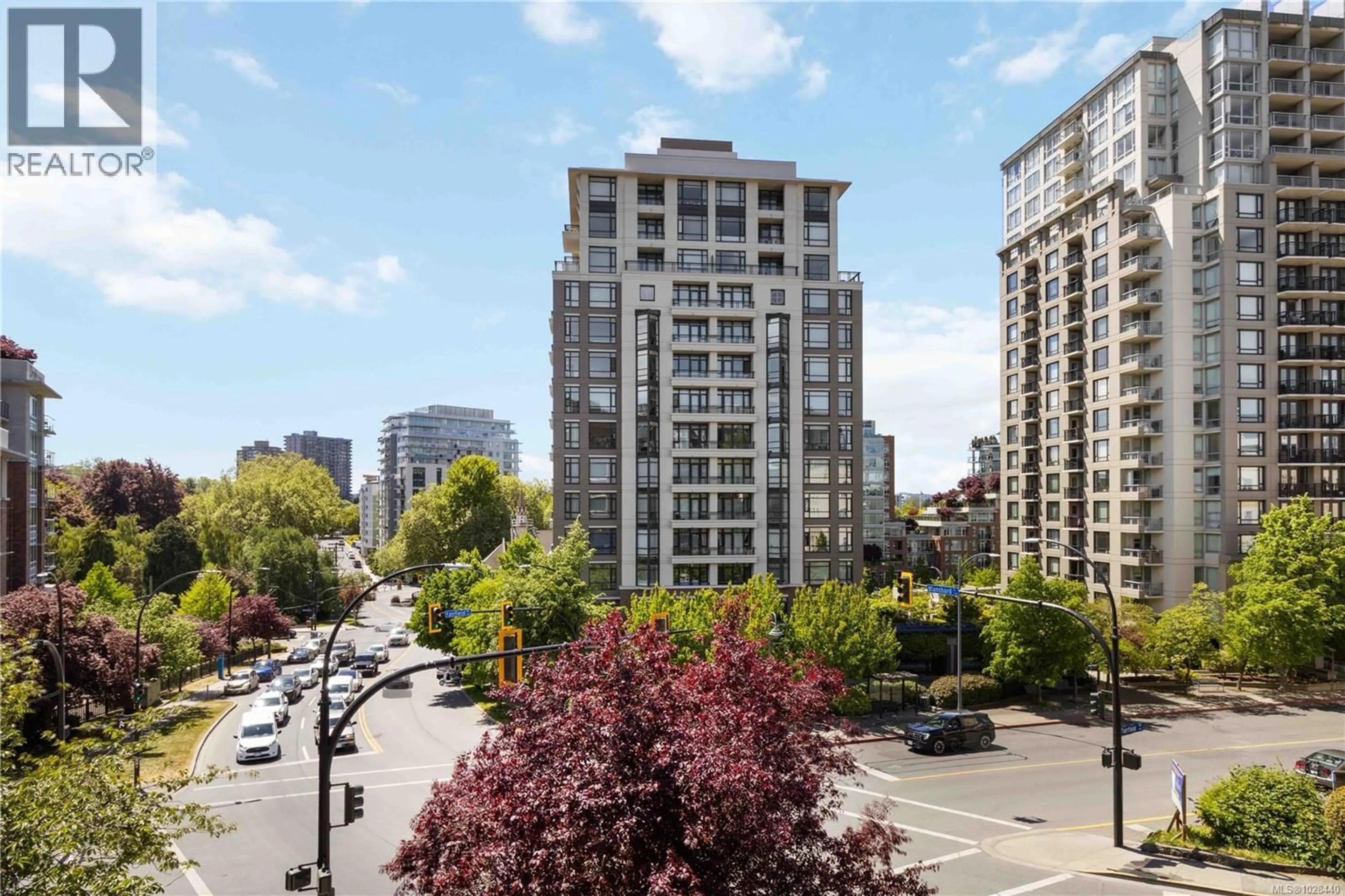 A pic from outside/outdoor area/front of a property/back of a property/a pic from drone, city buildings view from balcony for 901 - 777 BLANSHARD STREET, Victoria British Columbia V8W2G9