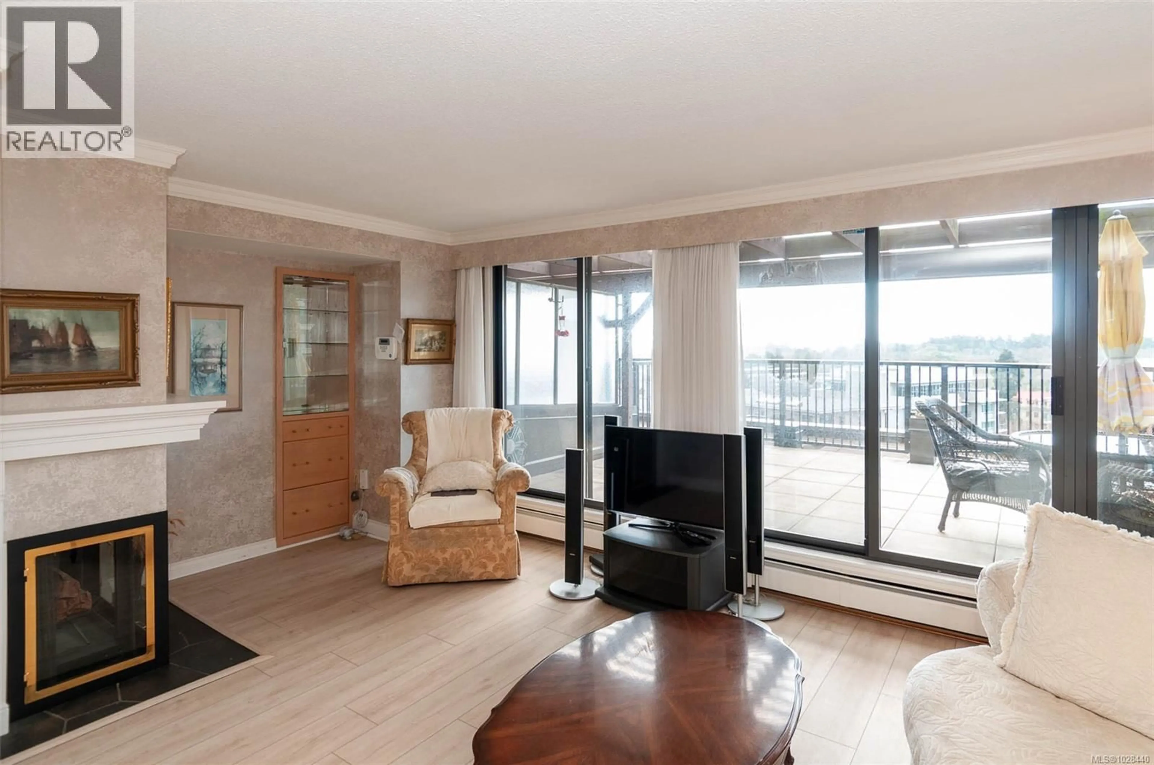 Living room with furniture, wood/laminate floor for 901 - 777 BLANSHARD STREET, Victoria British Columbia V8W2G9