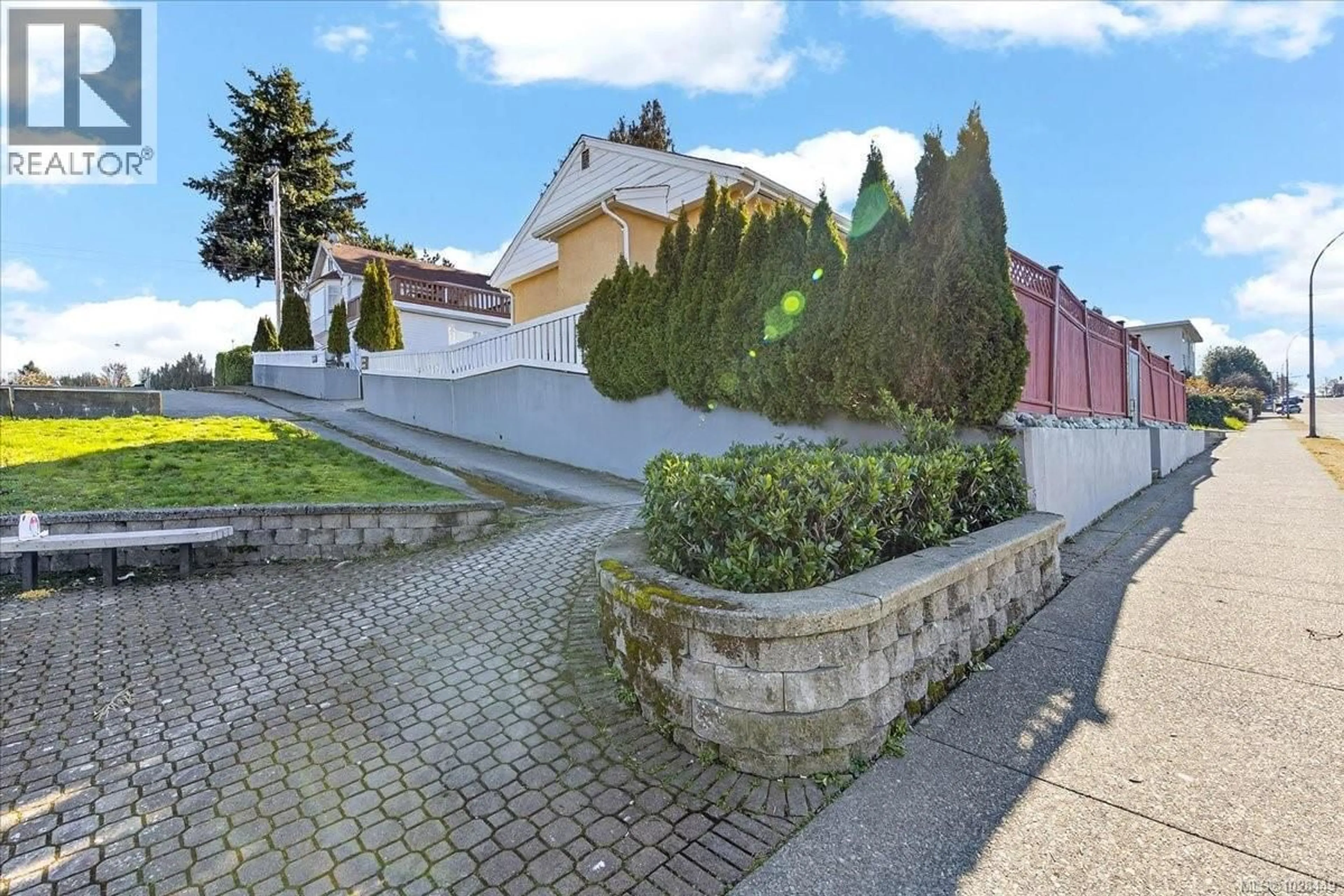 Patio, street for 3291 3RD AVENUE, Port Alberni British Columbia V9Y4C9