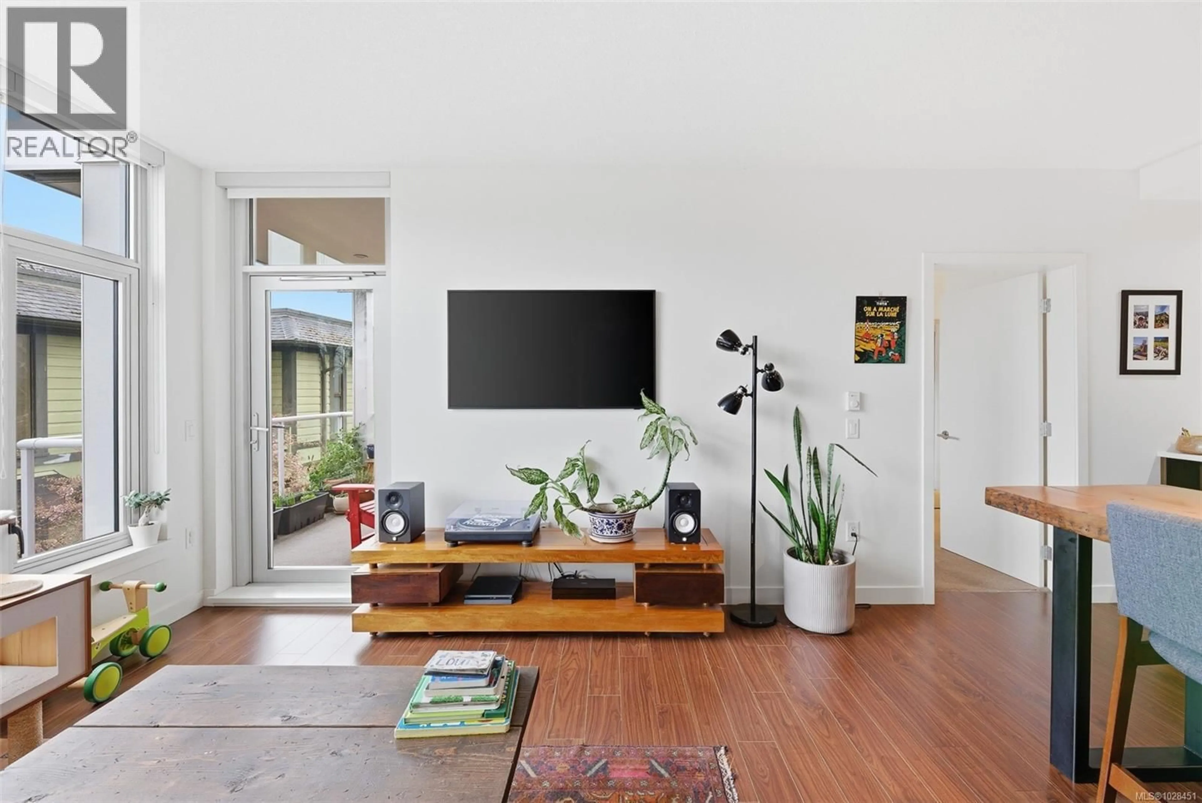 Living room with furniture, unknown for 205 - 640 MICHIGAN STREET, Victoria British Columbia V8V0B7