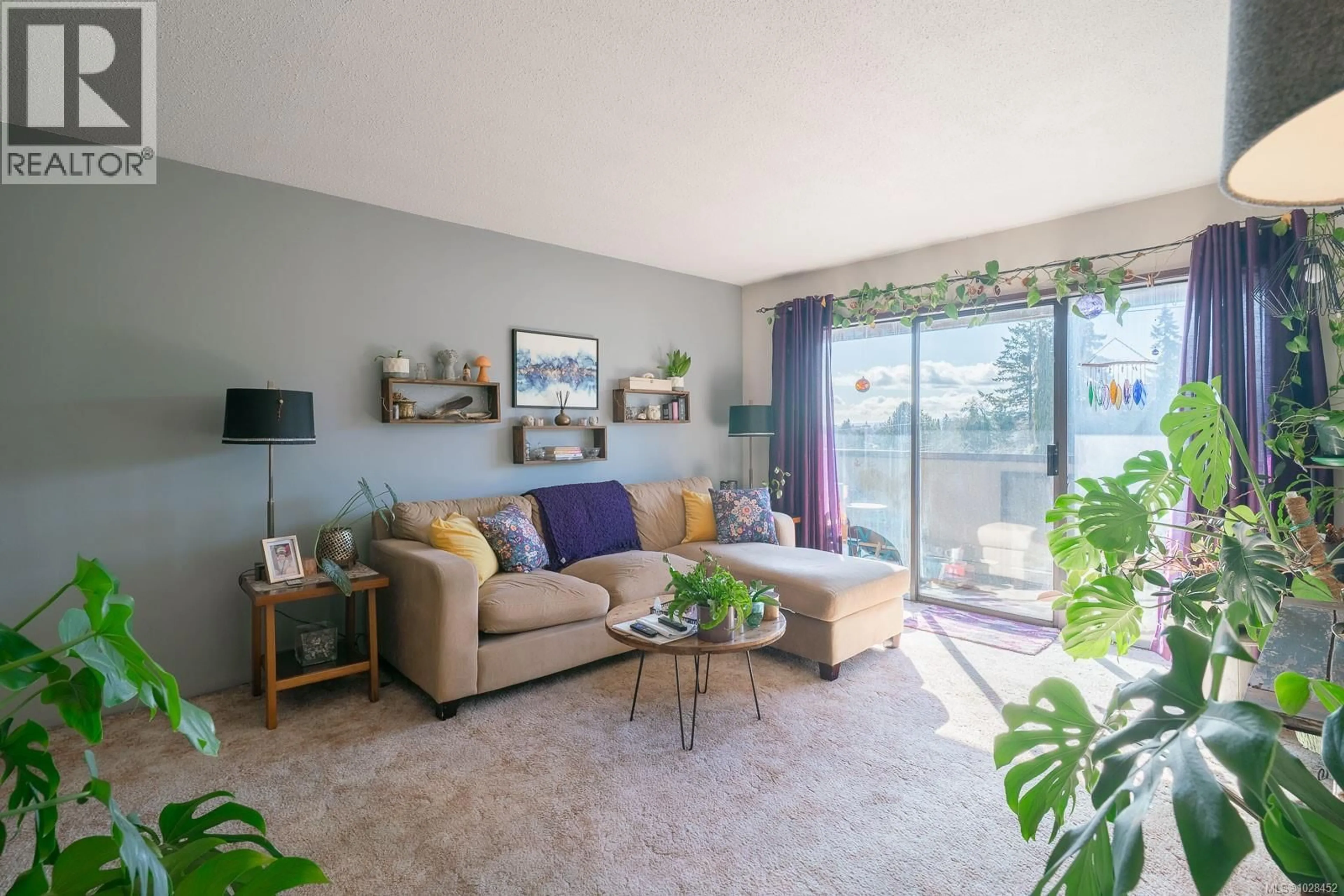 Living room with furniture, unknown for 303 - 550 BRADLEY STREET, Nanaimo British Columbia V9S1C1