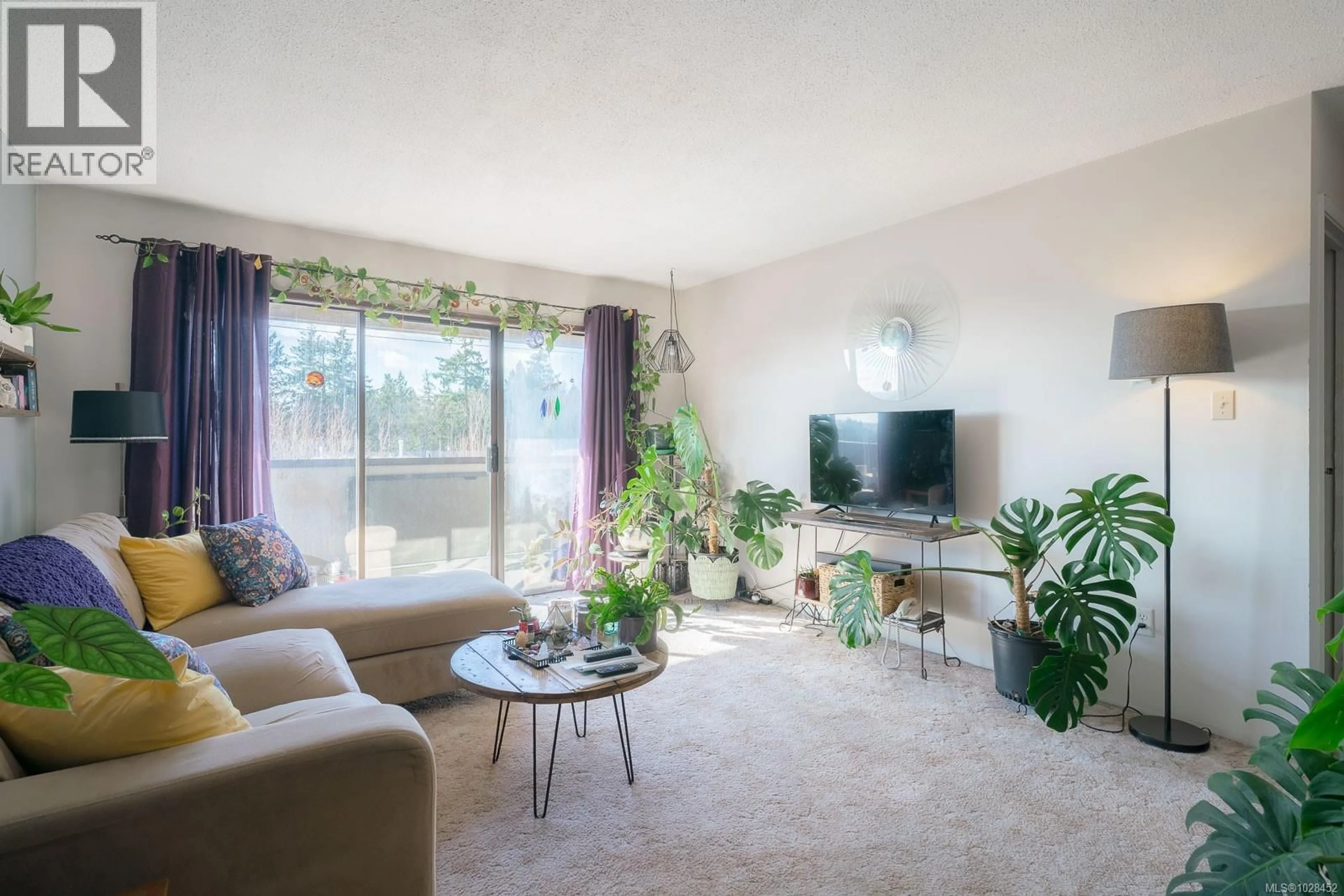 Living room with furniture, unknown for 303 - 550 BRADLEY STREET, Nanaimo British Columbia V9S1C1