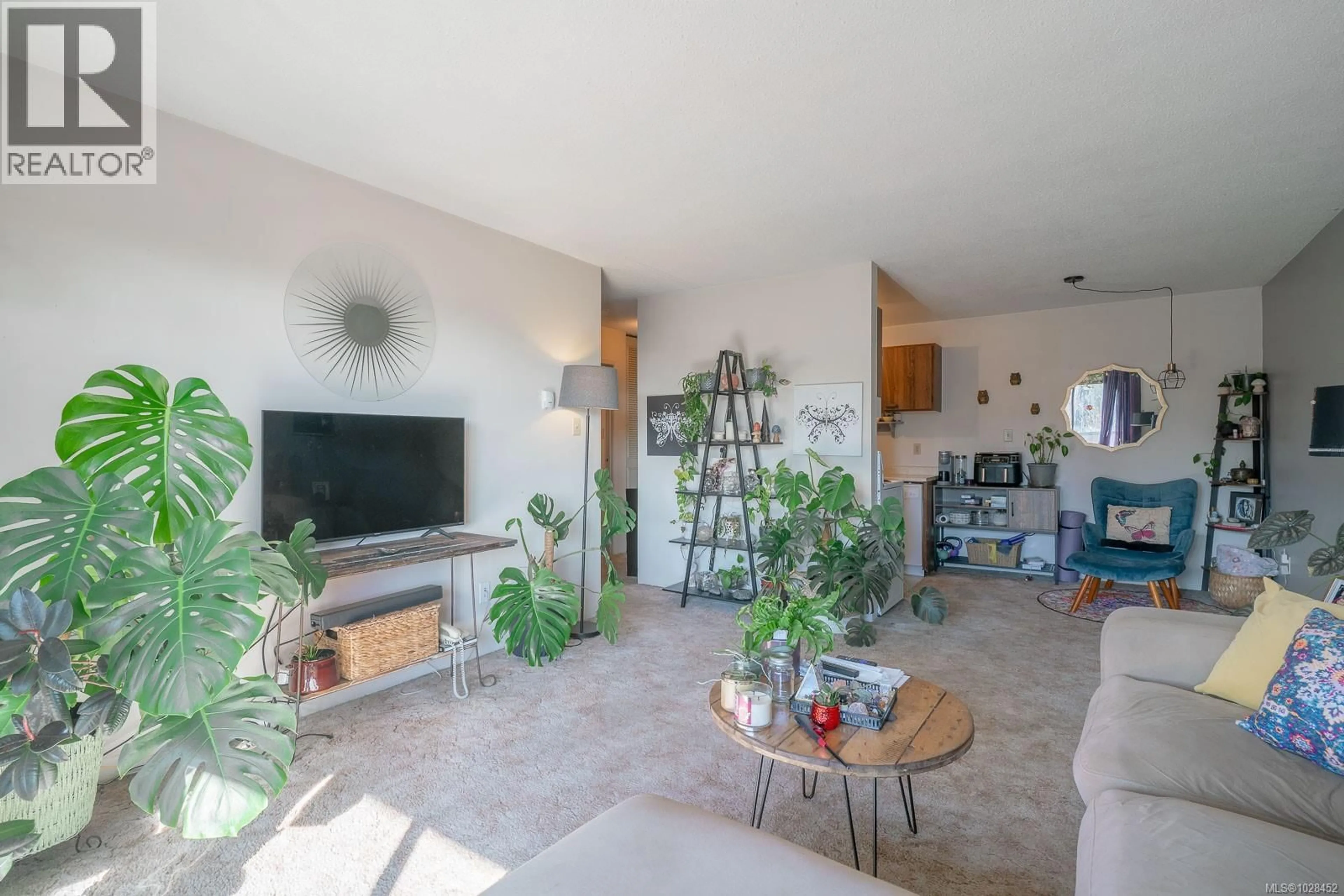 Living room with furniture, unknown for 303 - 550 BRADLEY STREET, Nanaimo British Columbia V9S1C1