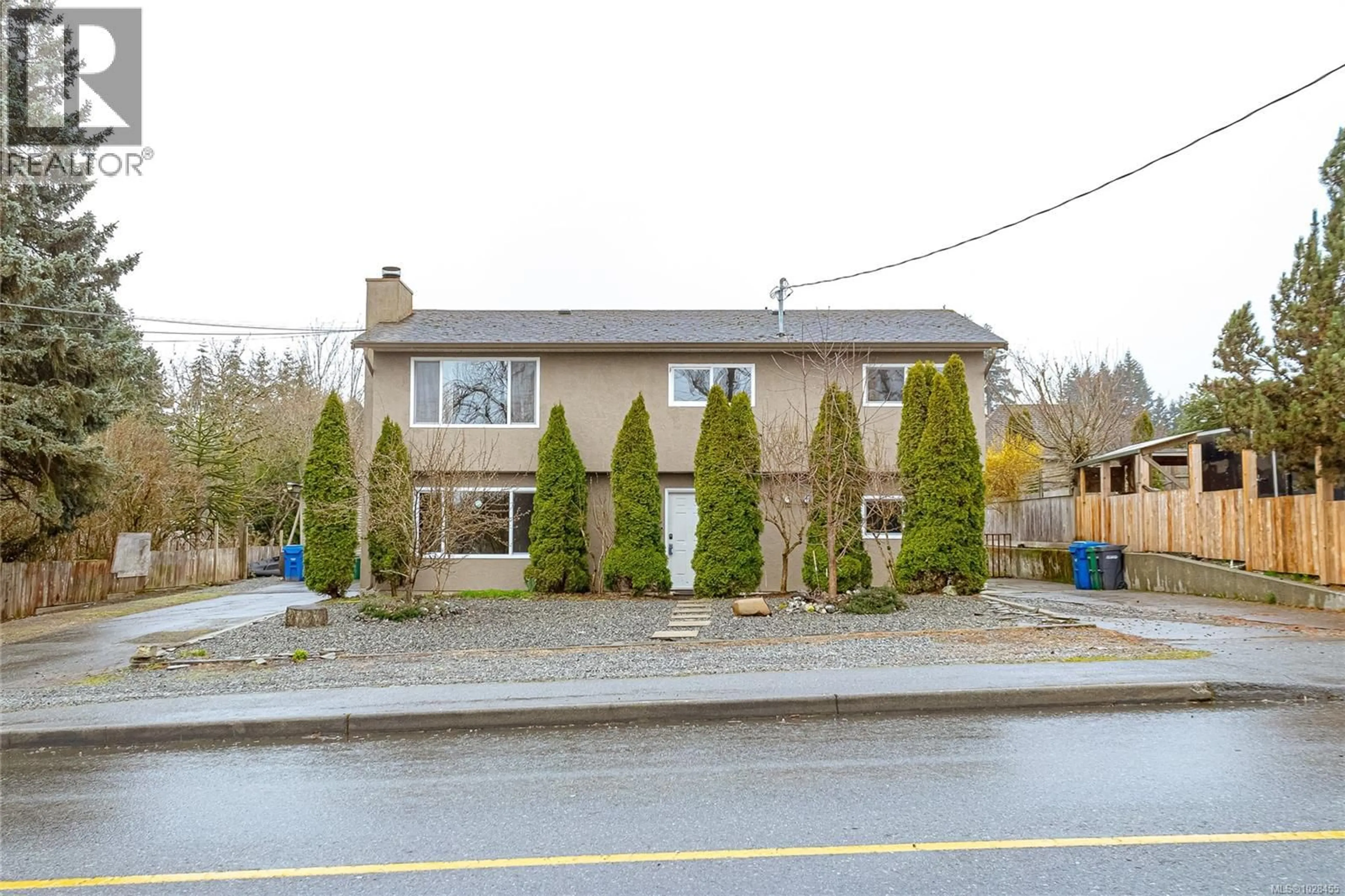 A pic from outside/outdoor area/front of a property/back of a property/a pic from drone, street for 463 EIGHTH STREET, Nanaimo British Columbia V9R1B3