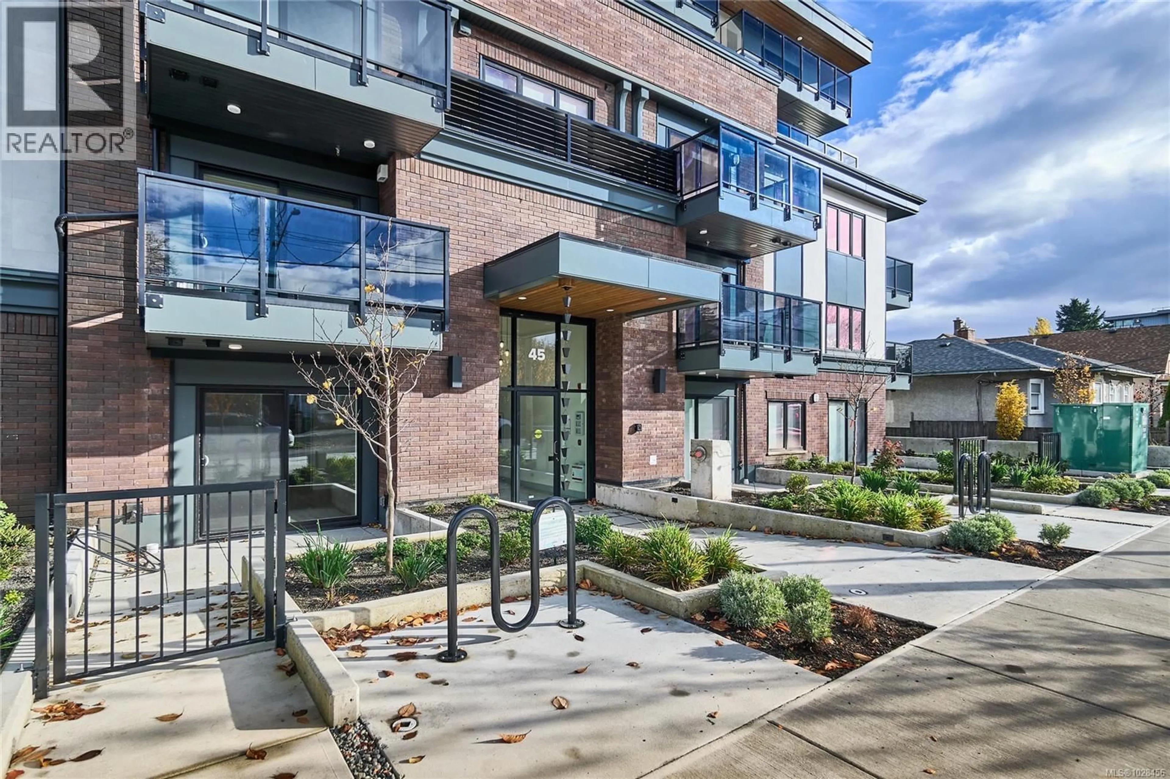 Patio, street for 308 - 45 HALIBURTON STREET, Nanaimo British Columbia V9R4V6