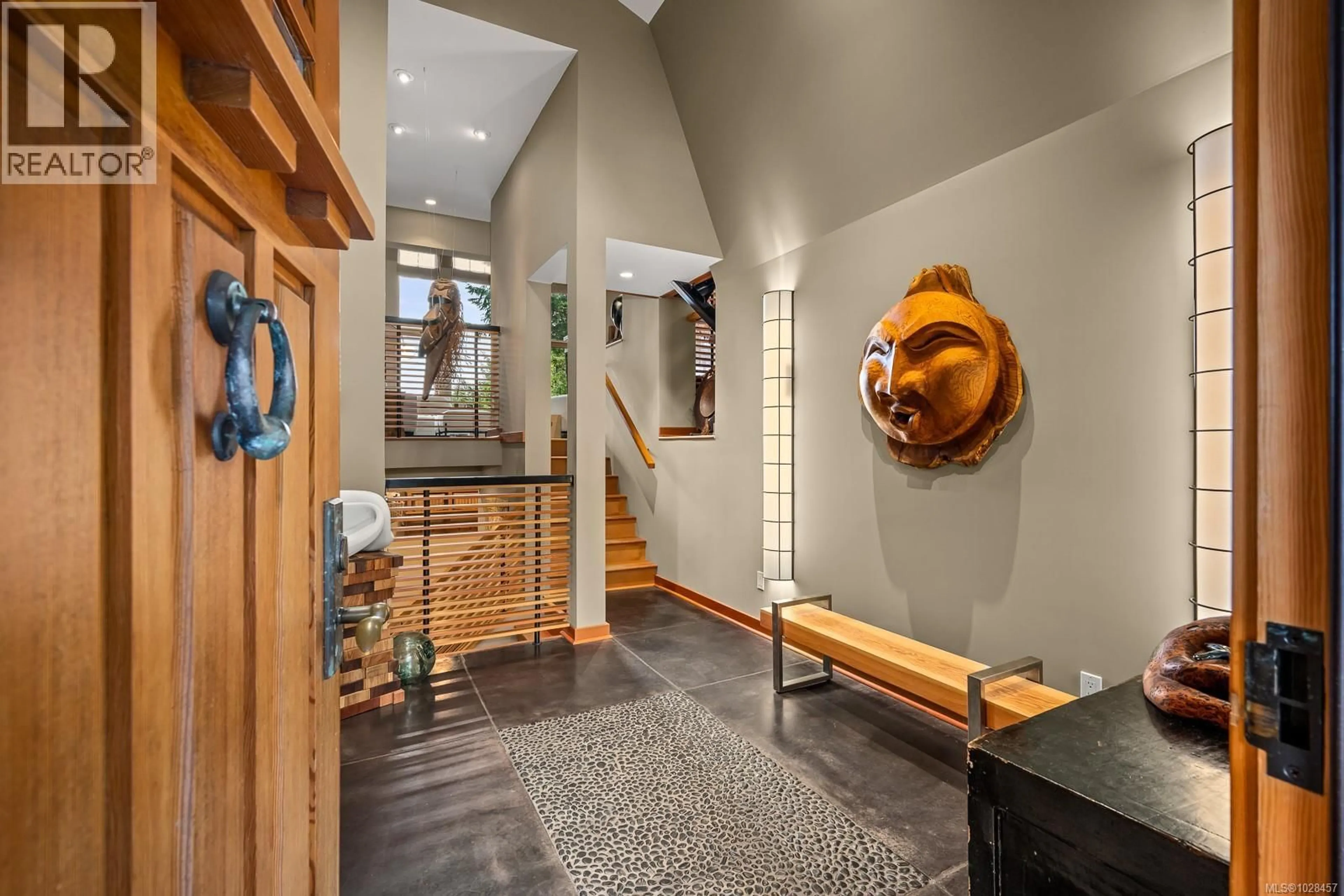 Indoor entryway for 1257 LYNN ROAD, Tofino British Columbia V0R2Z0