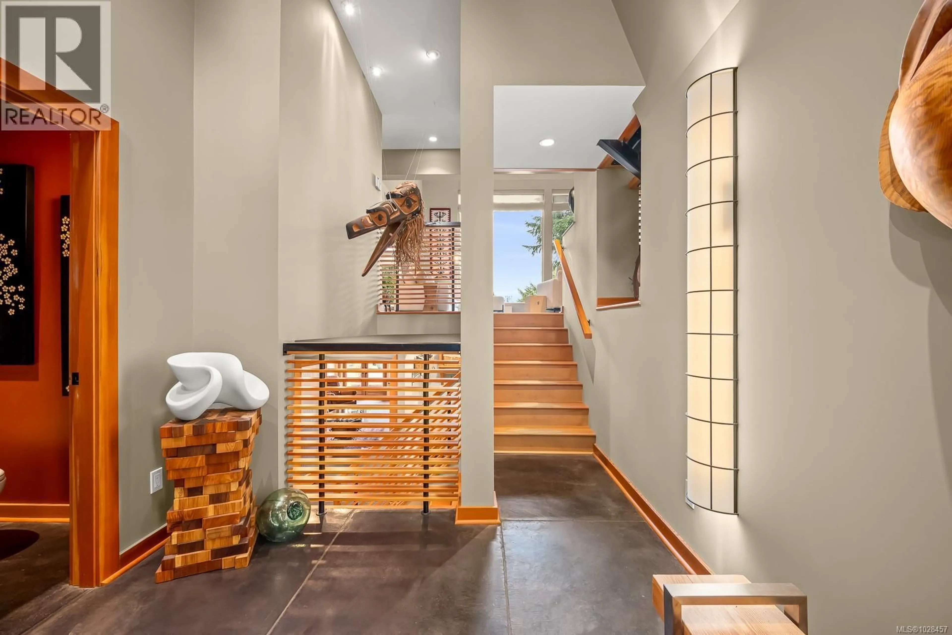 Indoor foyer for 1257 LYNN ROAD, Tofino British Columbia V0R2Z0