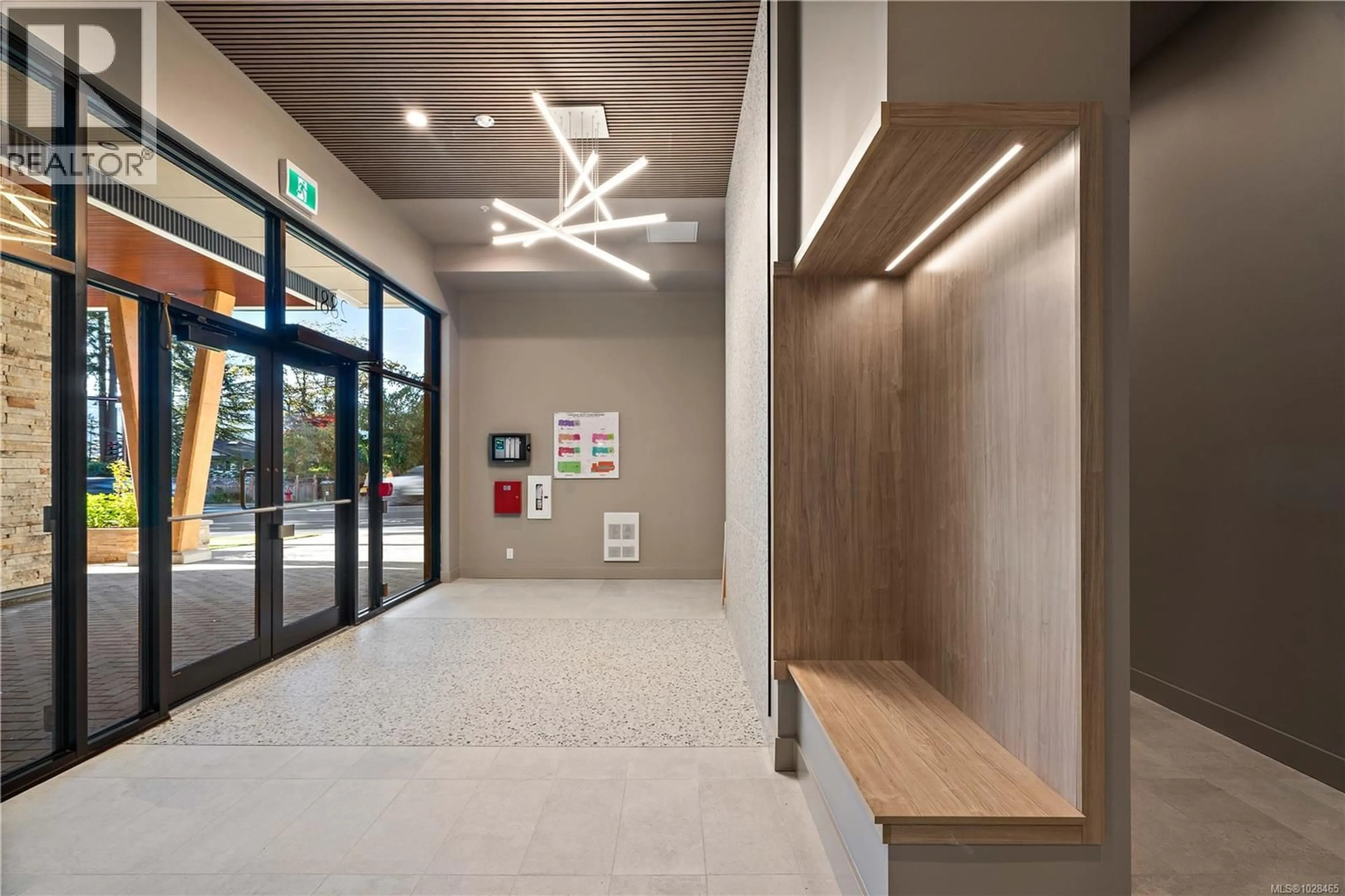 Indoor foyer for 409 - 2881 LEIGH ROAD, Langford British Columbia V9B4G5