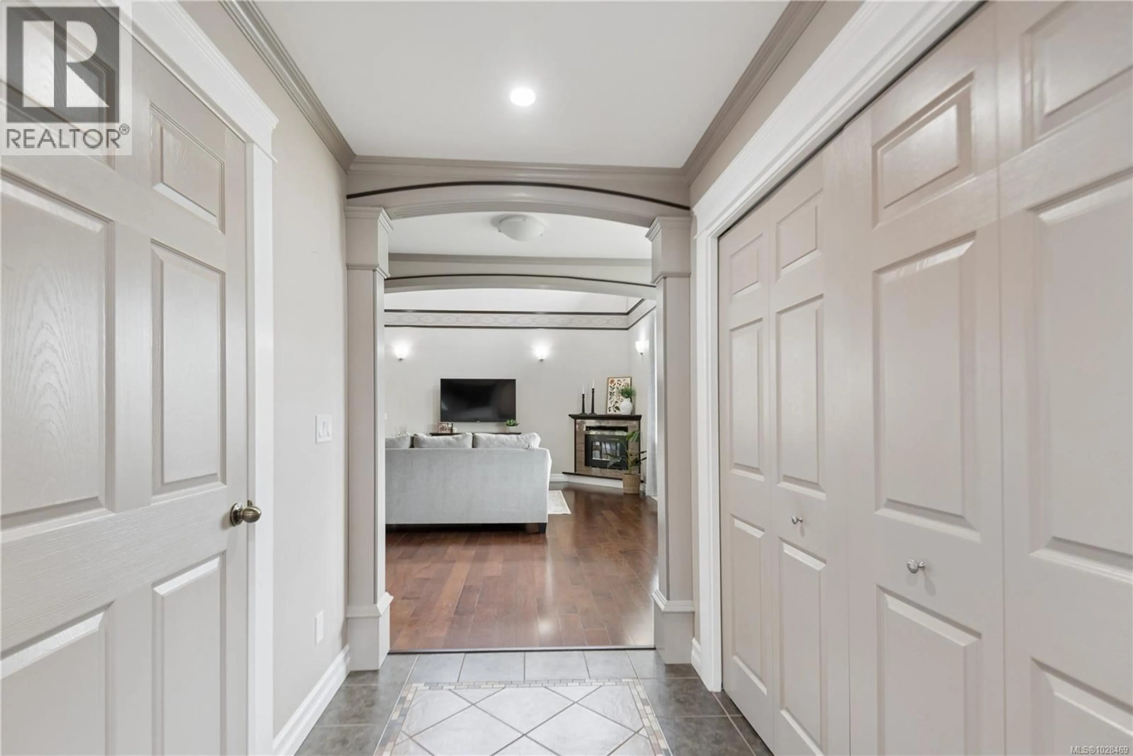 Indoor entryway for 885 PRATT ROAD, Mill Bay British Columbia V0R2P1