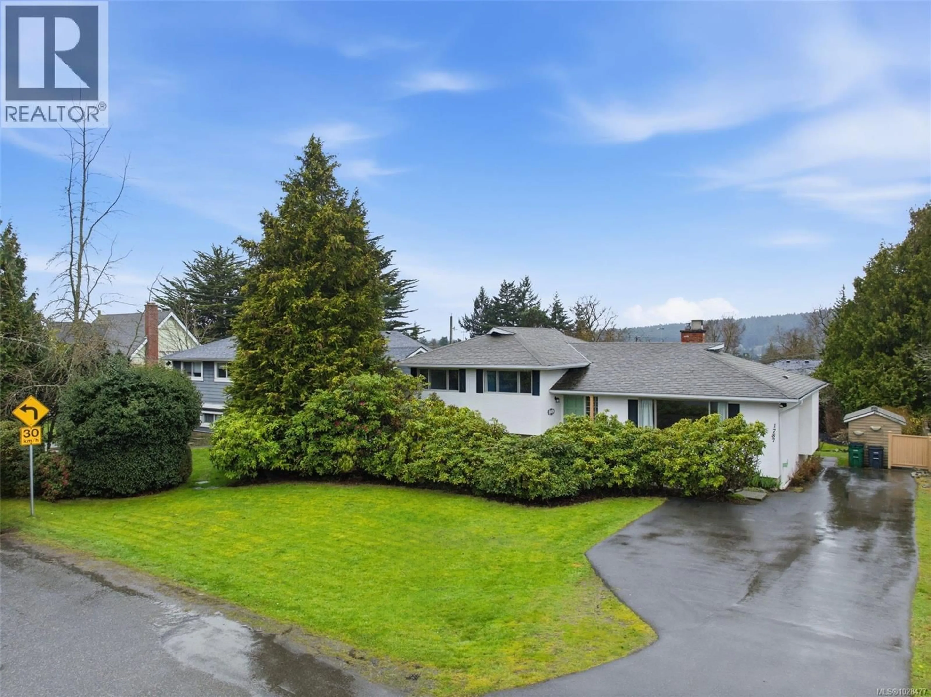 A pic from outside/outdoor area/front of a property/back of a property/a pic from drone, street for 1787 PENSHURST ROAD, Saanich British Columbia V8N2N6