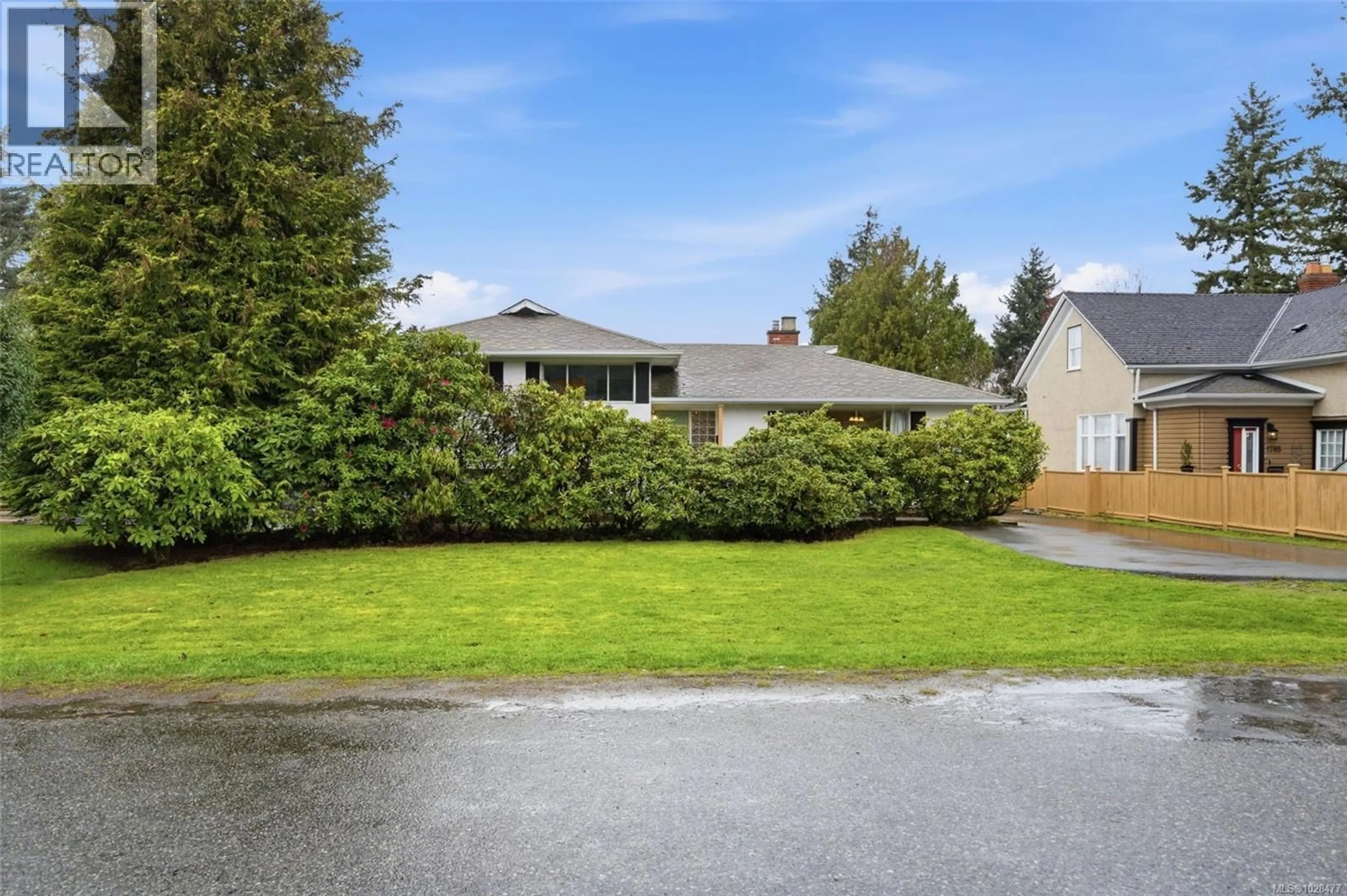 A pic from outside/outdoor area/front of a property/back of a property/a pic from drone, street for 1787 PENSHURST ROAD, Saanich British Columbia V8N2N6