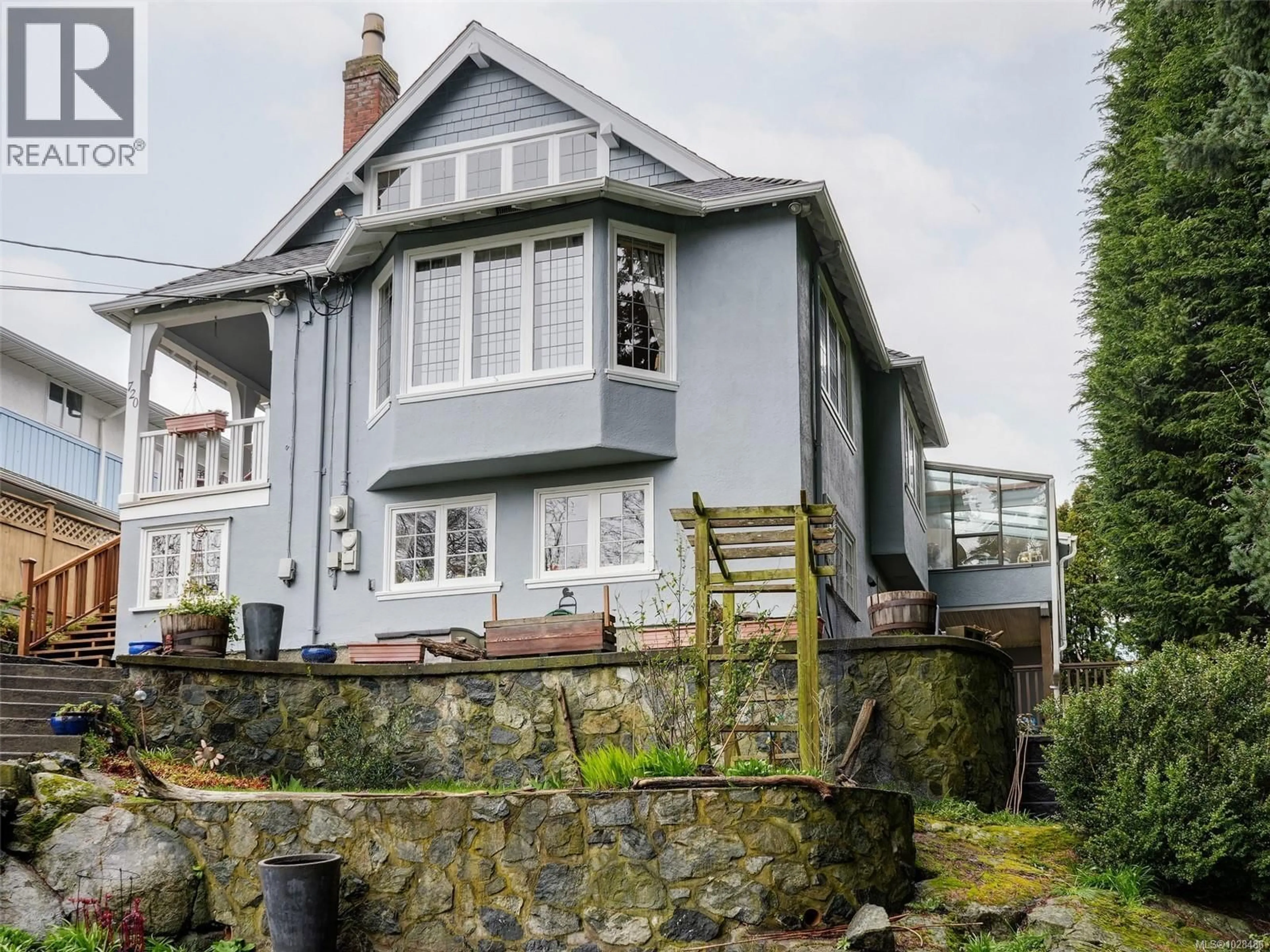 A pic from outside/outdoor area/front of a property/back of a property/a pic from drone, street for 720 SEA TERRACE, Victoria British Columbia V9A3R6