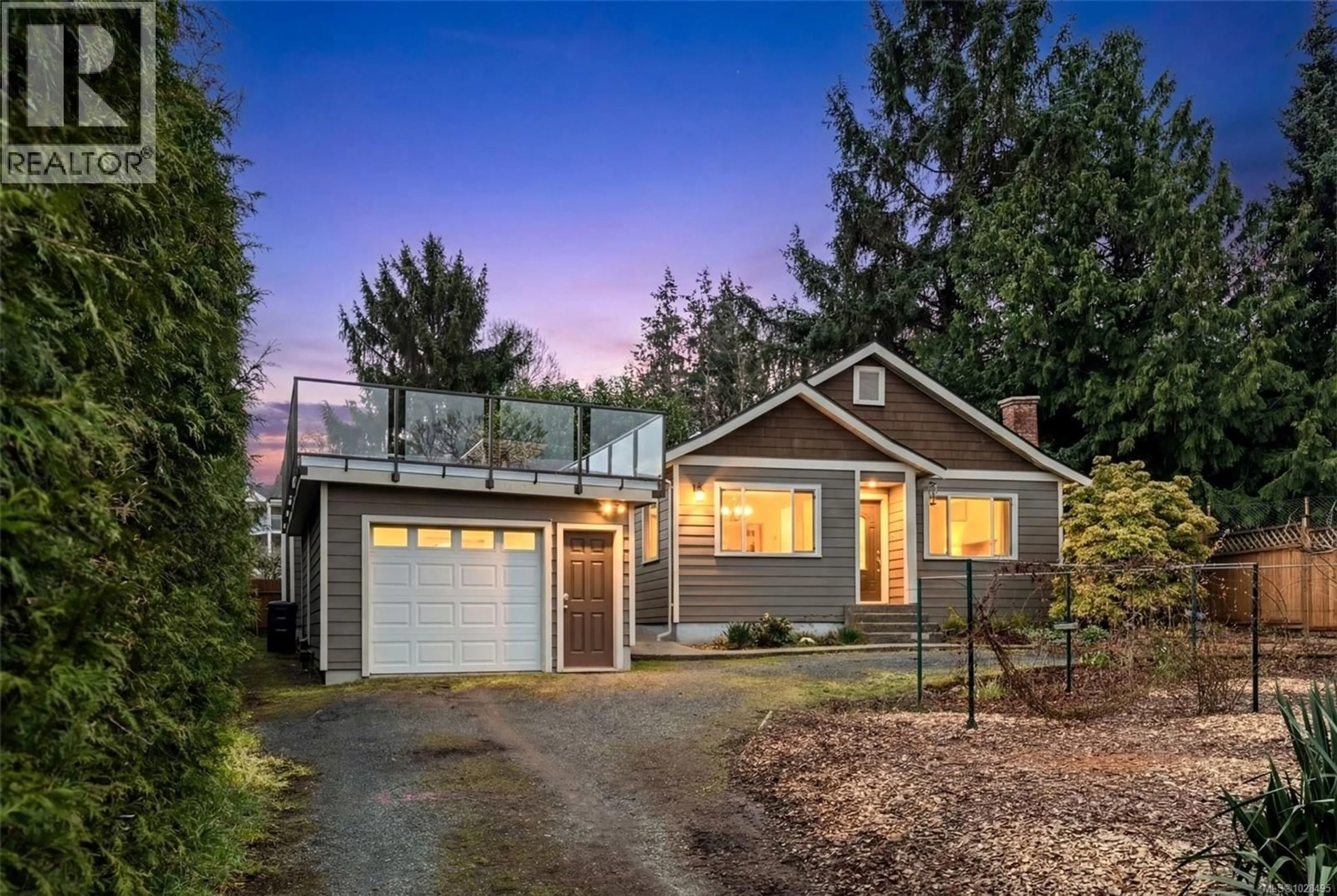 Home with vinyl exterior material, street for 631 KENT ROAD, Saanich British Columbia V8Z1Z2