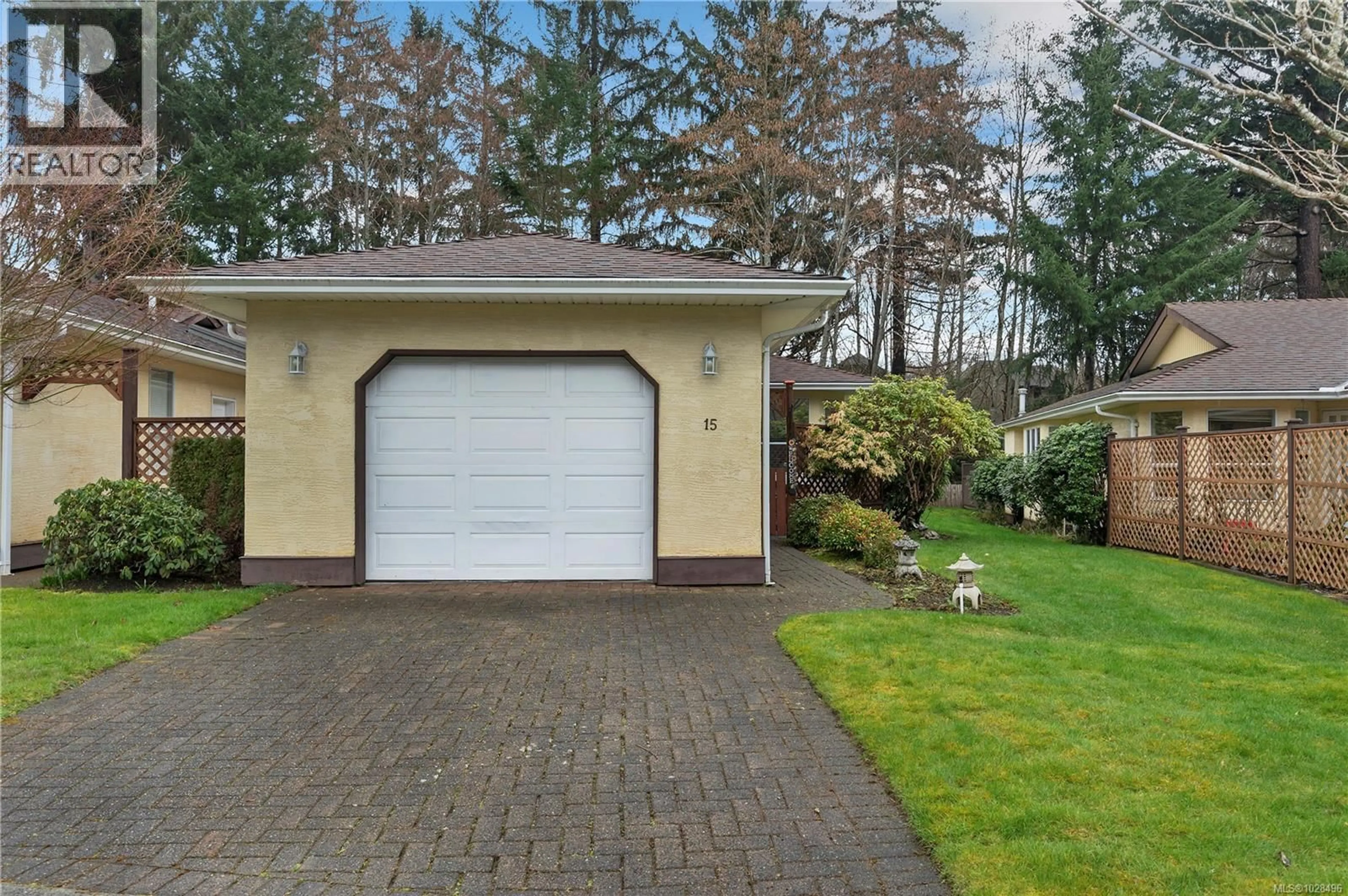 Indoor garage for 15 - 605 ROCKLAND ROAD, Campbell River British Columbia V9W7X1