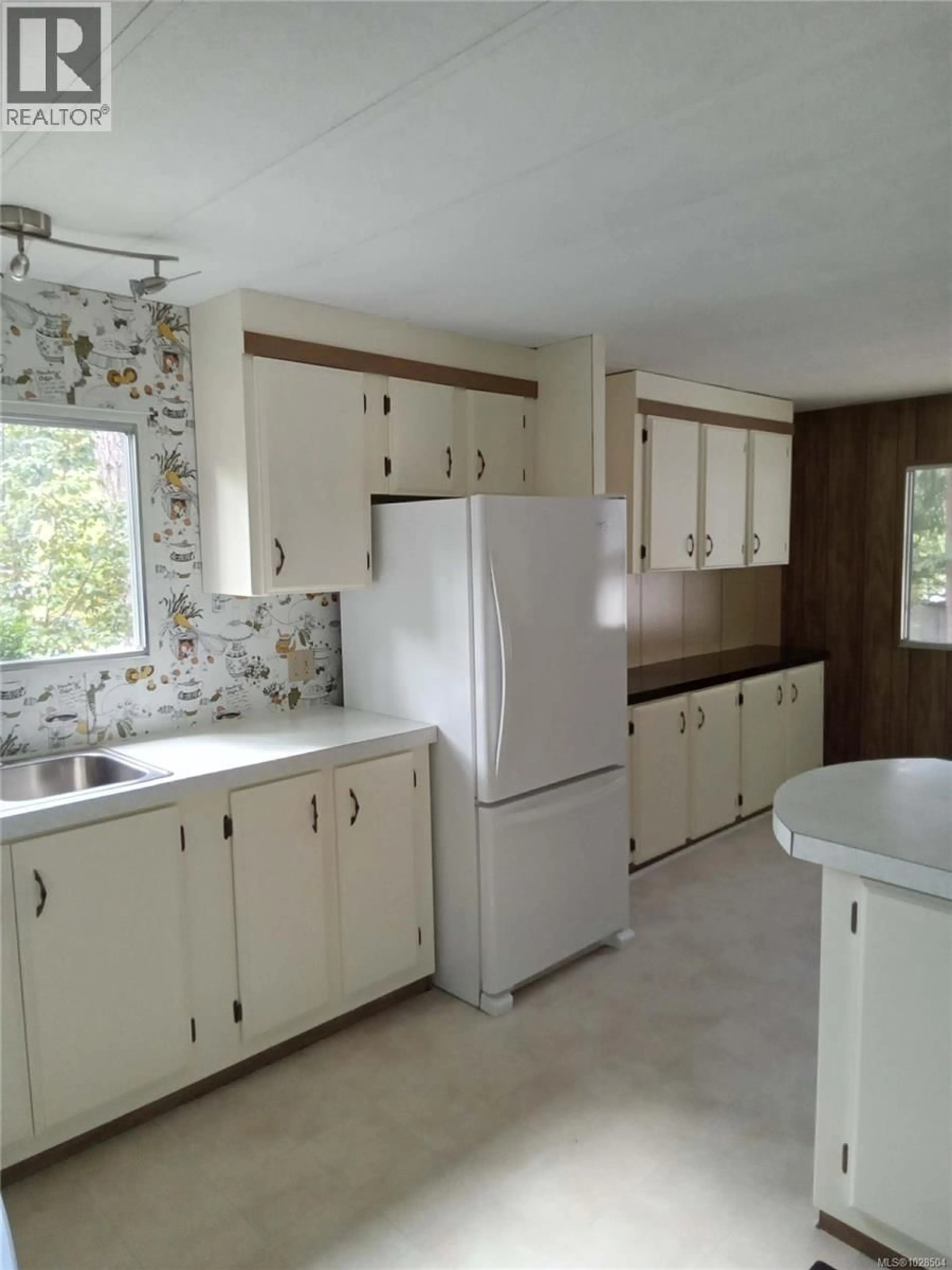 Standard kitchen, unknown for 1802 OYSTER WAY, Gabriola Island British Columbia V0X1R6