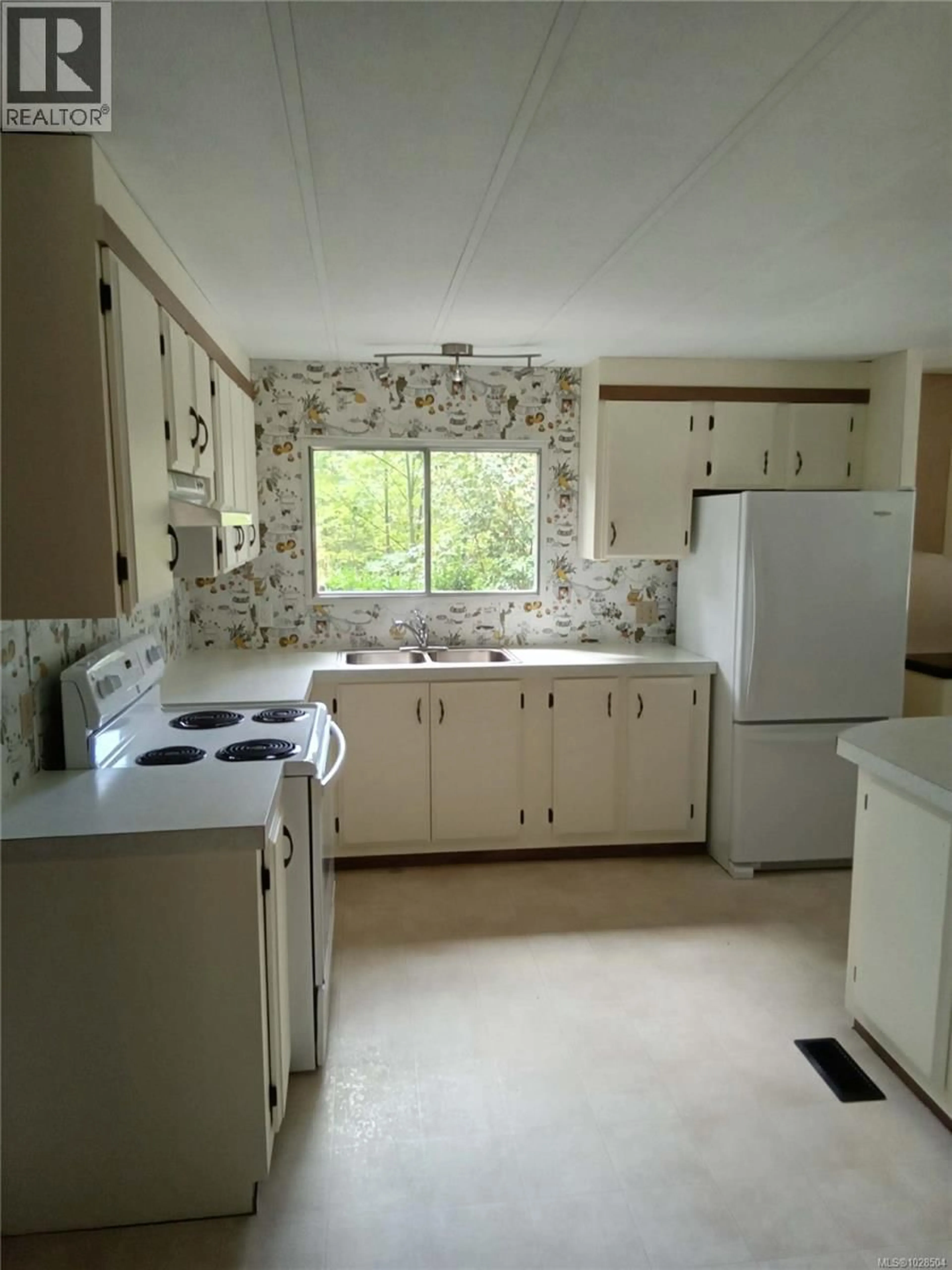 Standard kitchen, unknown for 1802 OYSTER WAY, Gabriola Island British Columbia V0X1R6