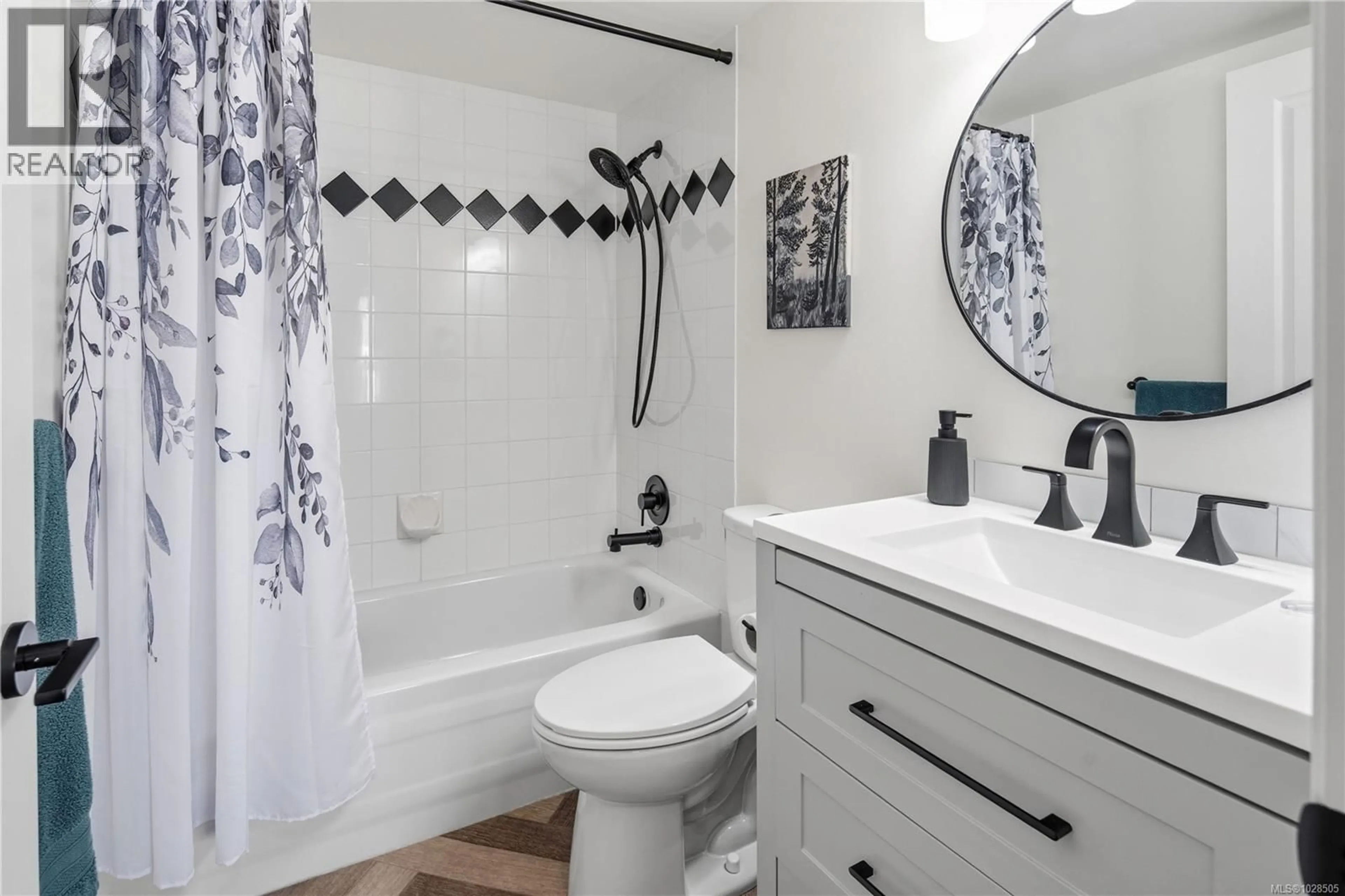 Standard bathroom, ceramic/tile floor for 301 - 898 VERNON AVENUE, Saanich British Columbia V8Z2W6