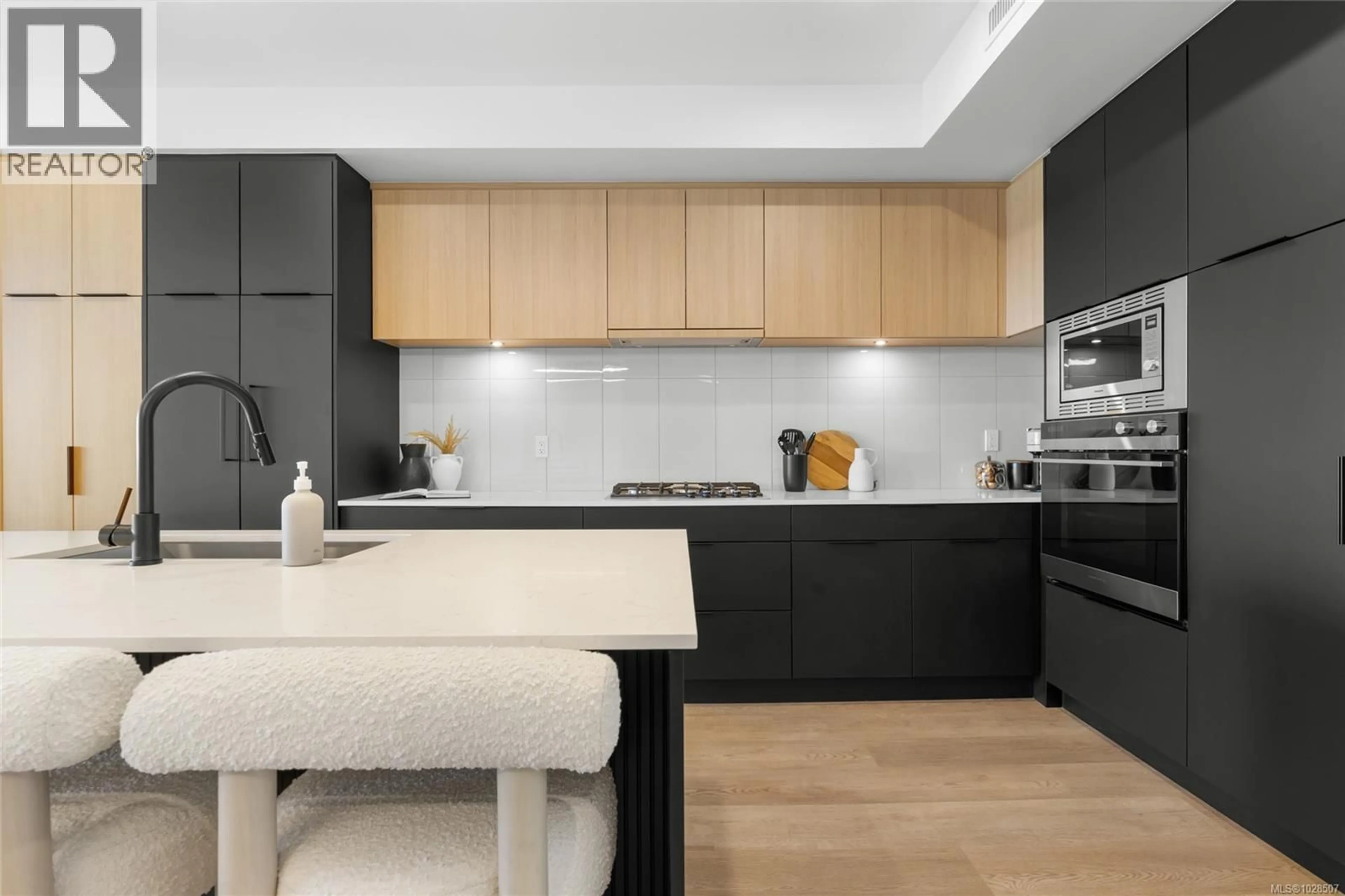 Contemporary kitchen, unknown for 506 - 2341 BEAR MOUNTAIN PARKWAY, Langford British Columbia V9B6V1