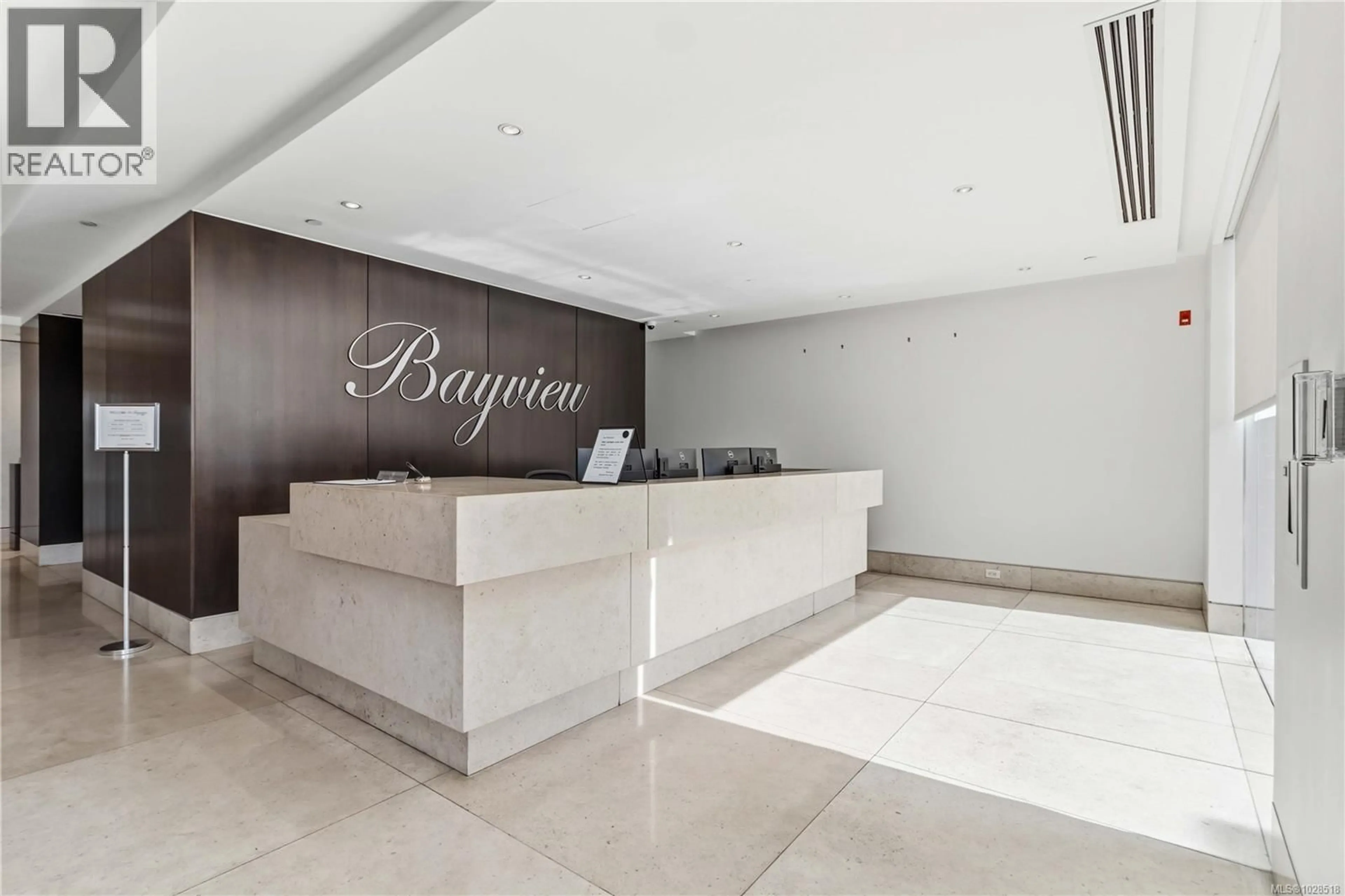 Indoor foyer for 911 - 100 SAGHALIE ROAD, Victoria British Columbia V9A0A1