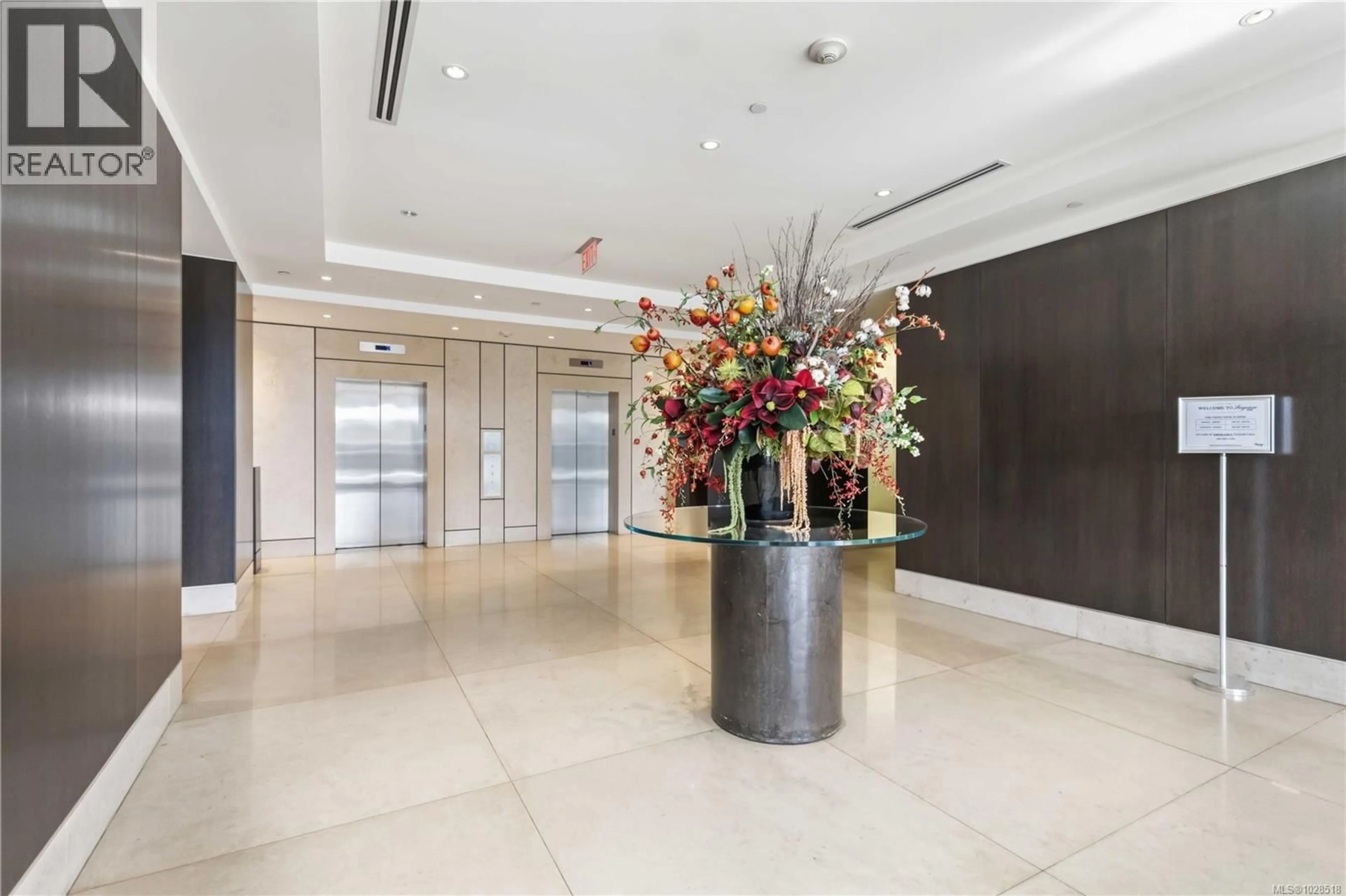 Indoor foyer for 911 - 100 SAGHALIE ROAD, Victoria British Columbia V9A0A1